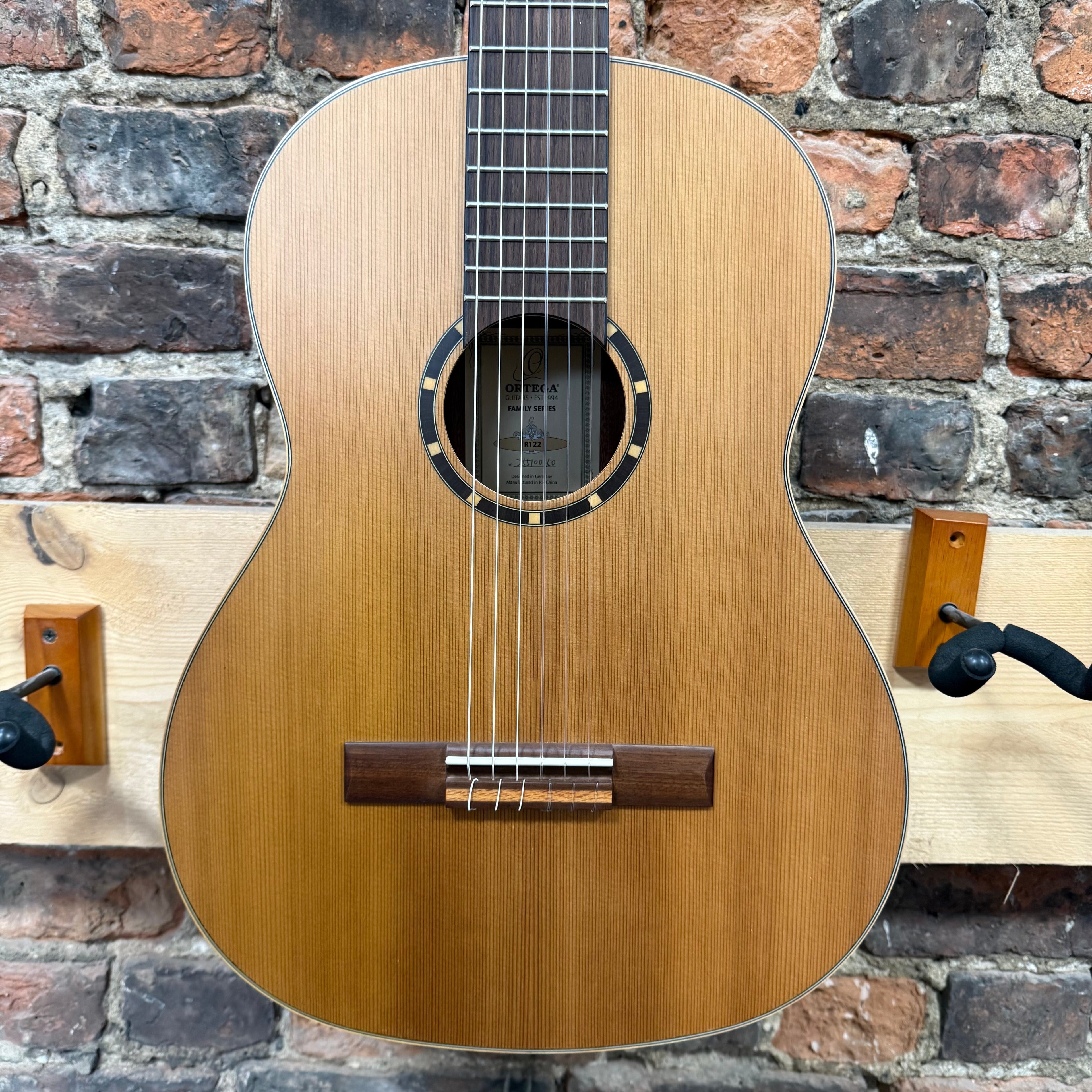 Ortega R122