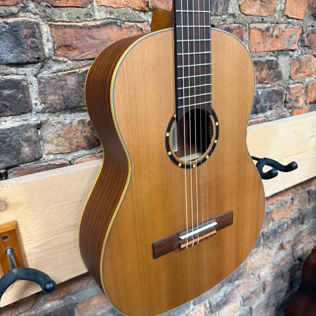 Ortega R122