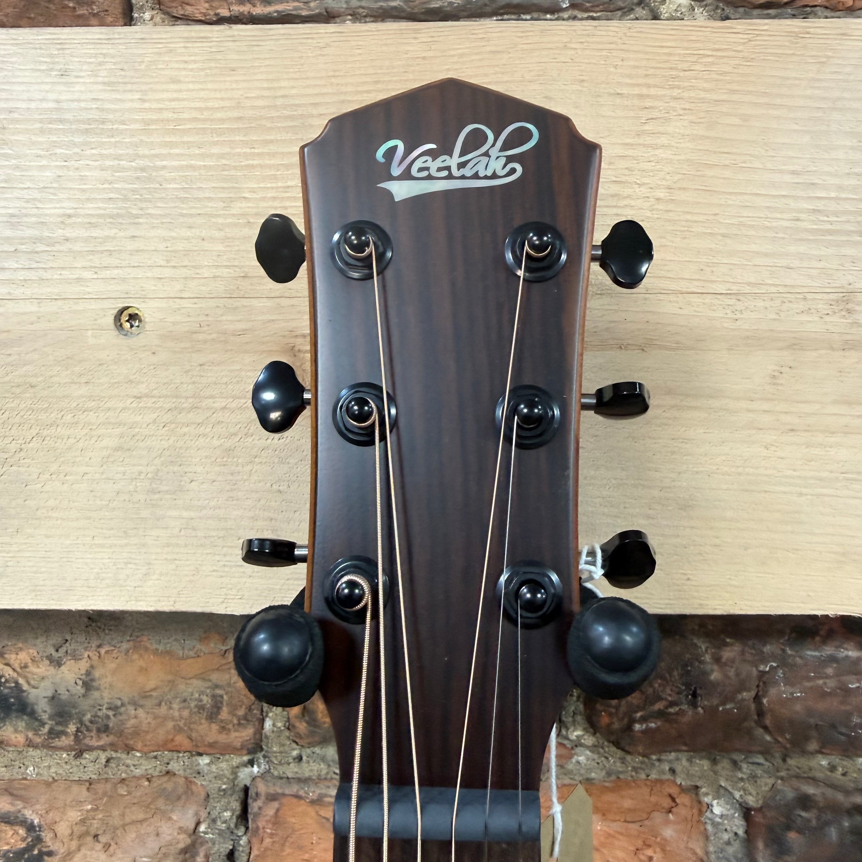 Veelah V4-GAC-BK