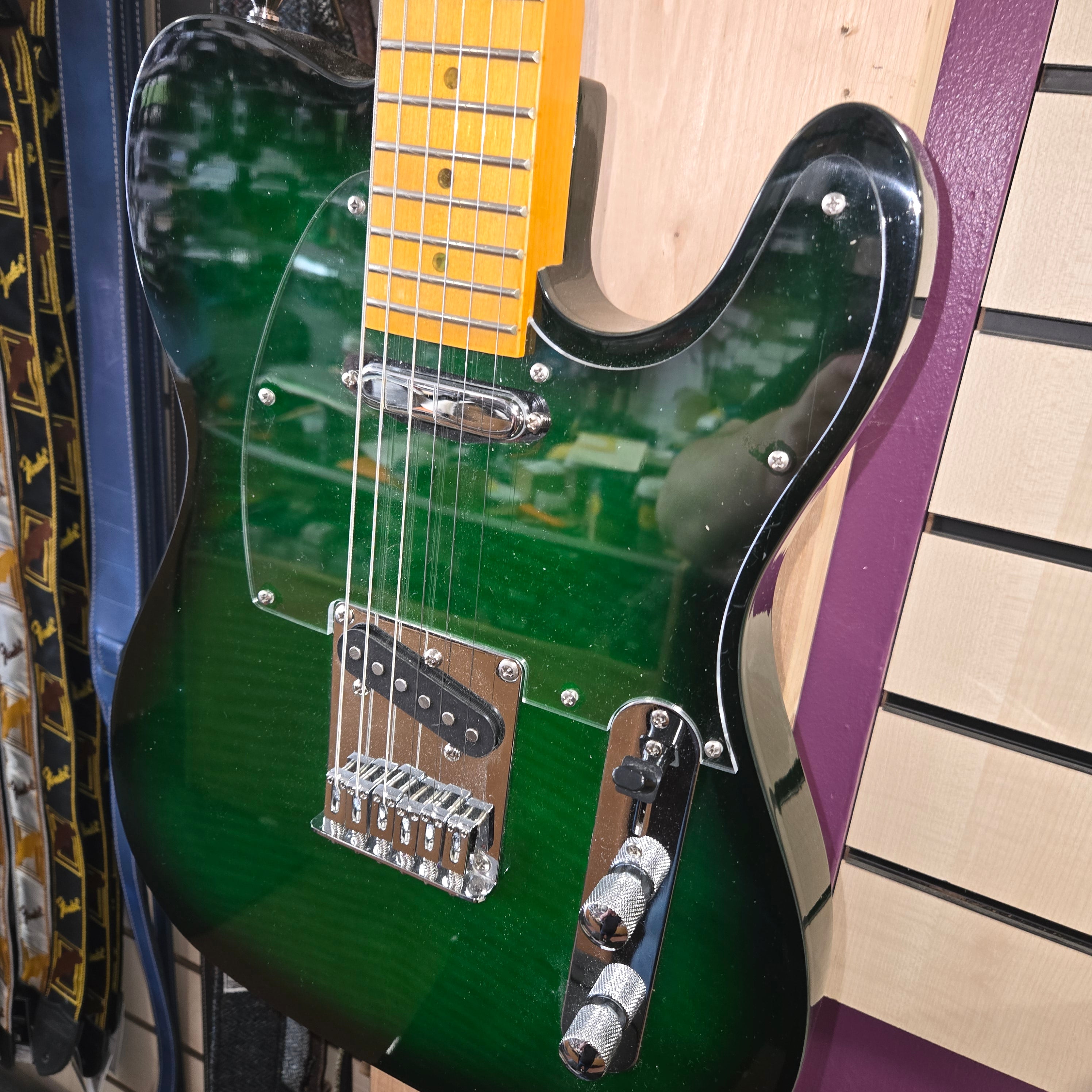 Pre loved Leo Jaymes guitar