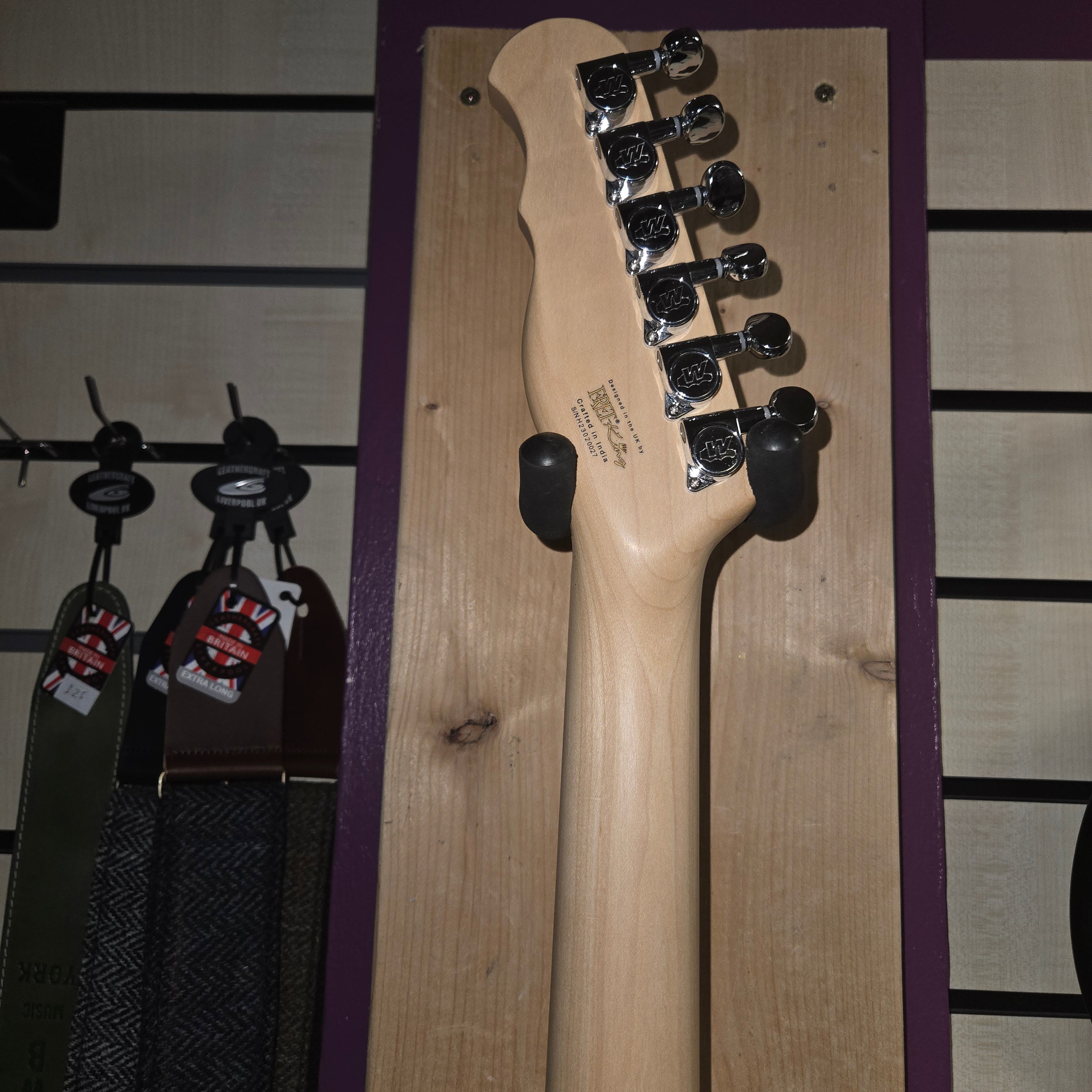 Pre loved Fret king FKV2CLB