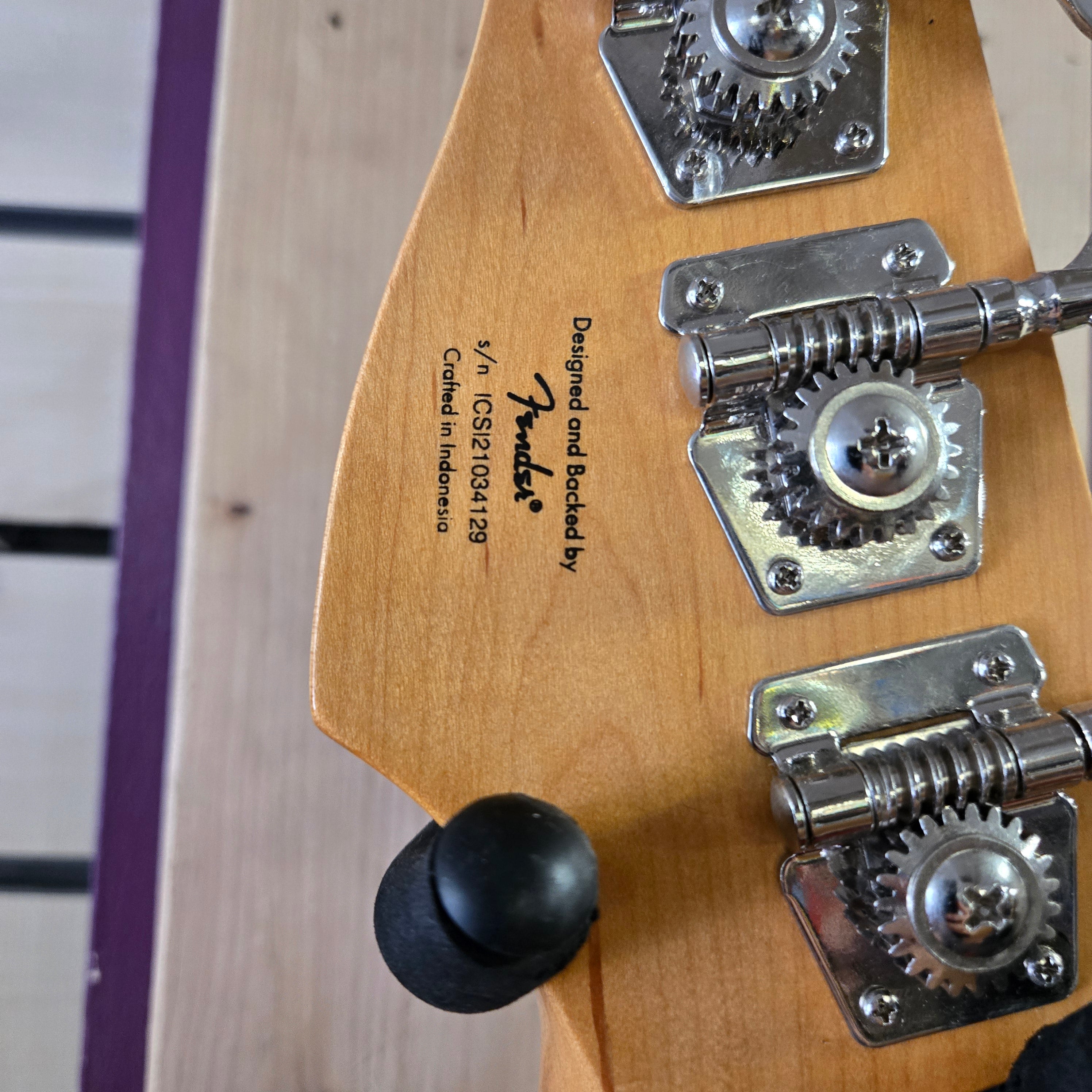 Pre loved Squire by Fender Jazz Bass 2021