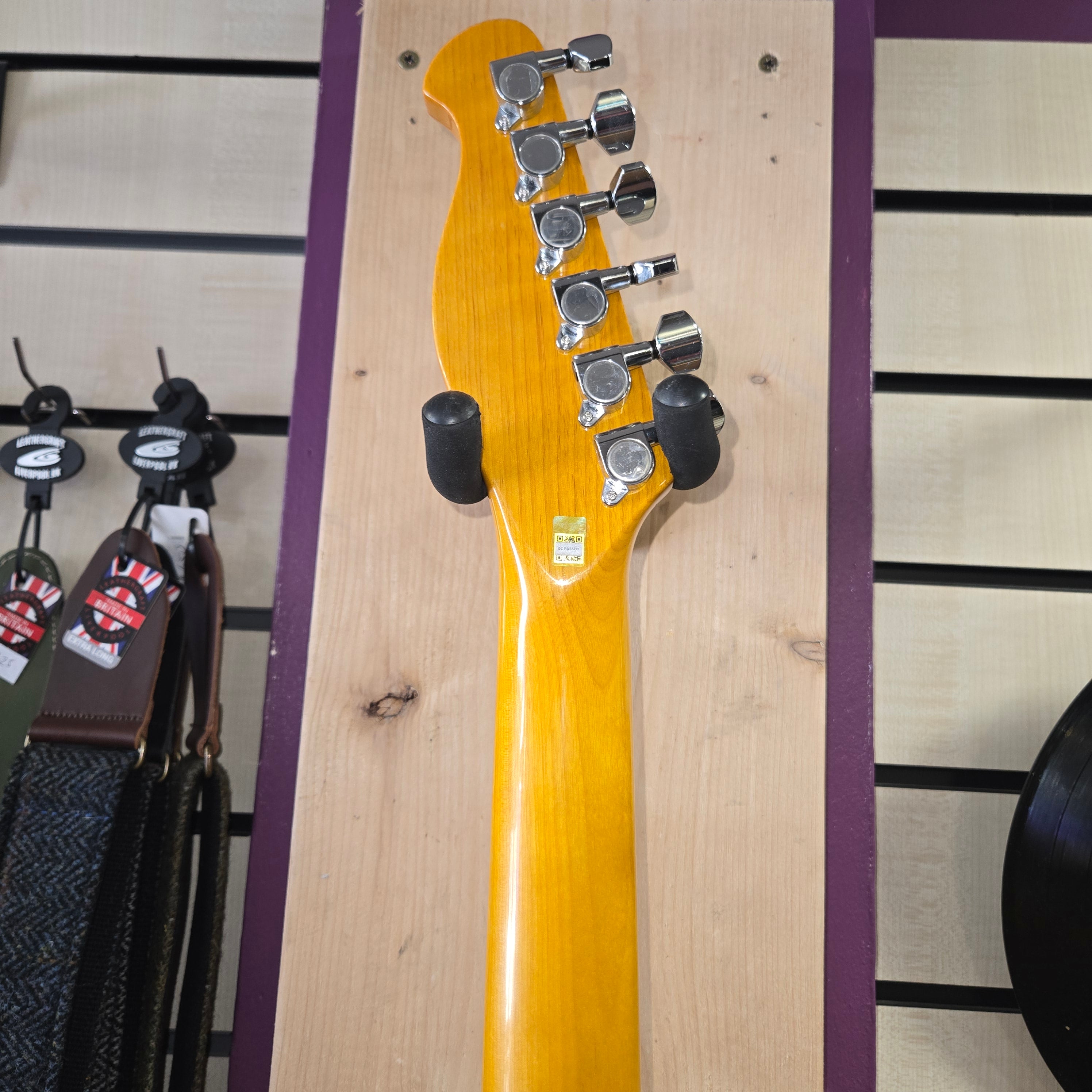 Pre loved Leo Jaymes guitar