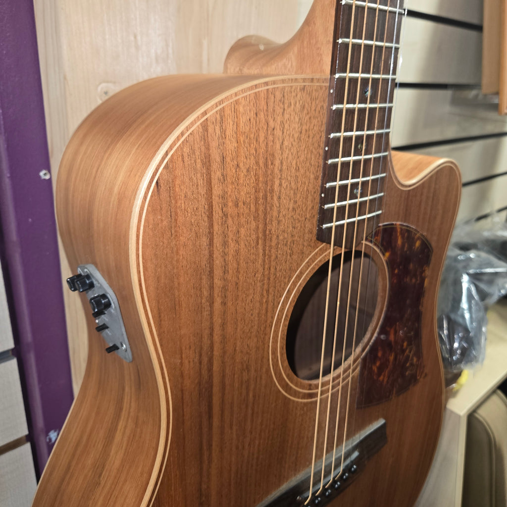 Pre loved Cole Clark Fat Lady