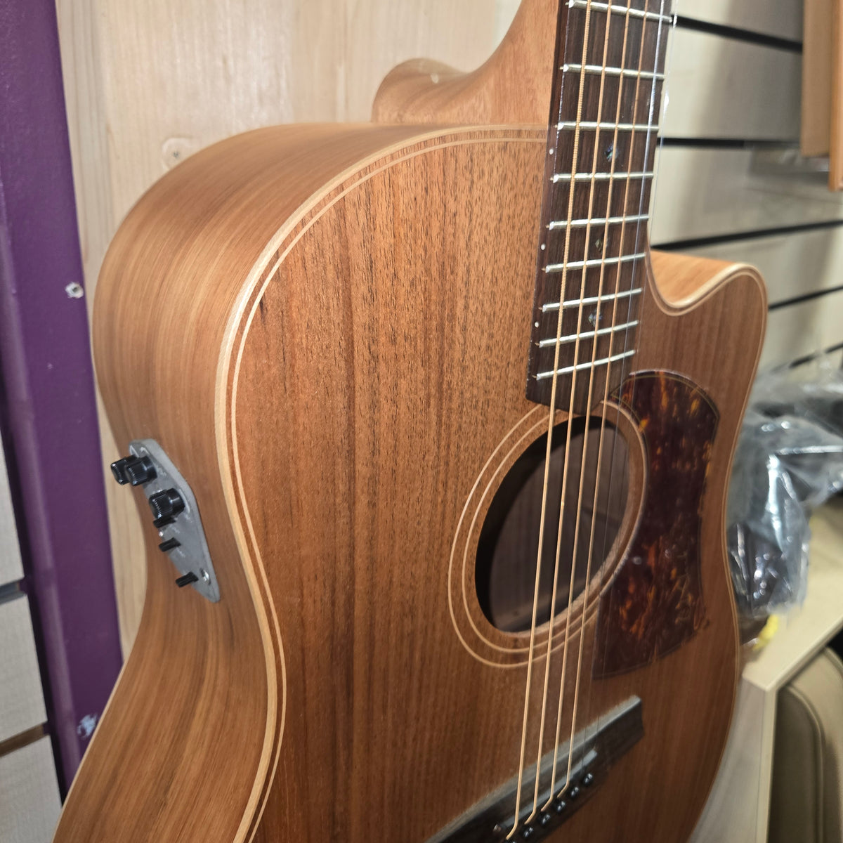 Pre loved Cole Clark Fat Lady