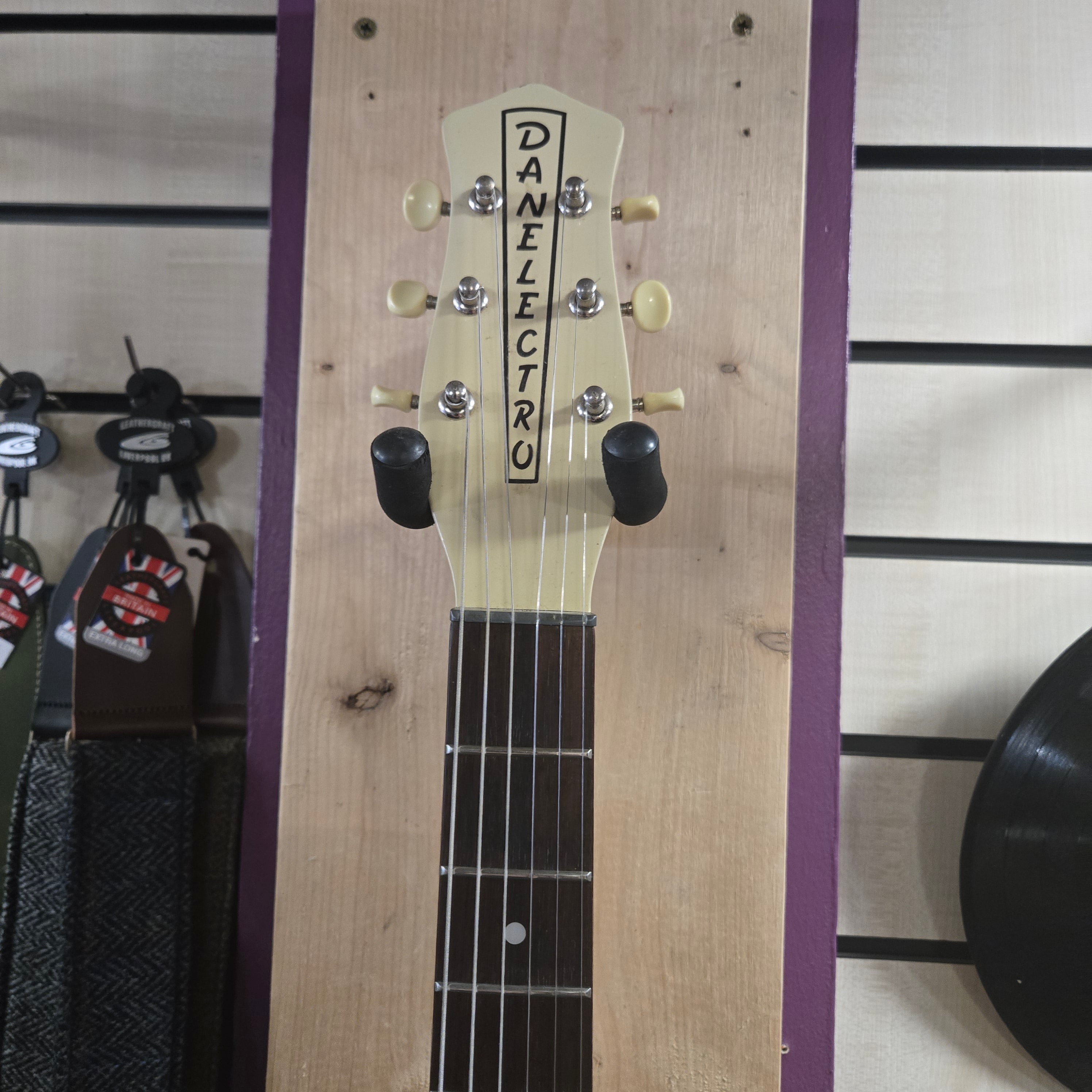 Pre loved Danelectro U2 56 REISSUE