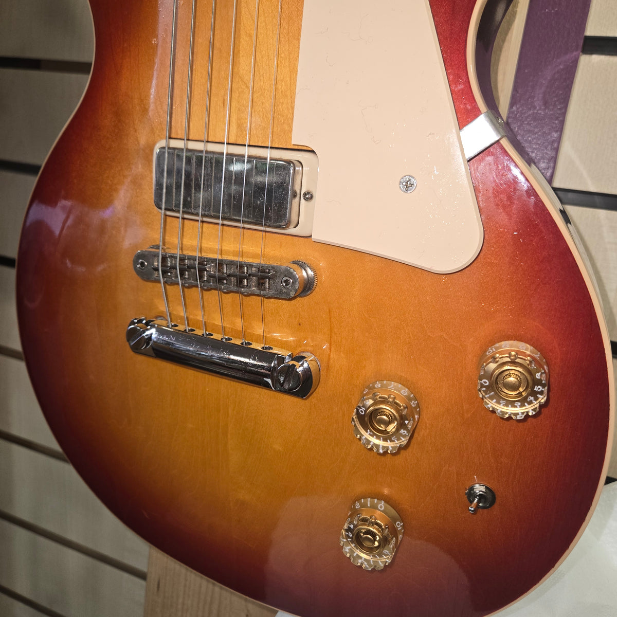 Pre loved Gibson Les Paul Deluxe 2015