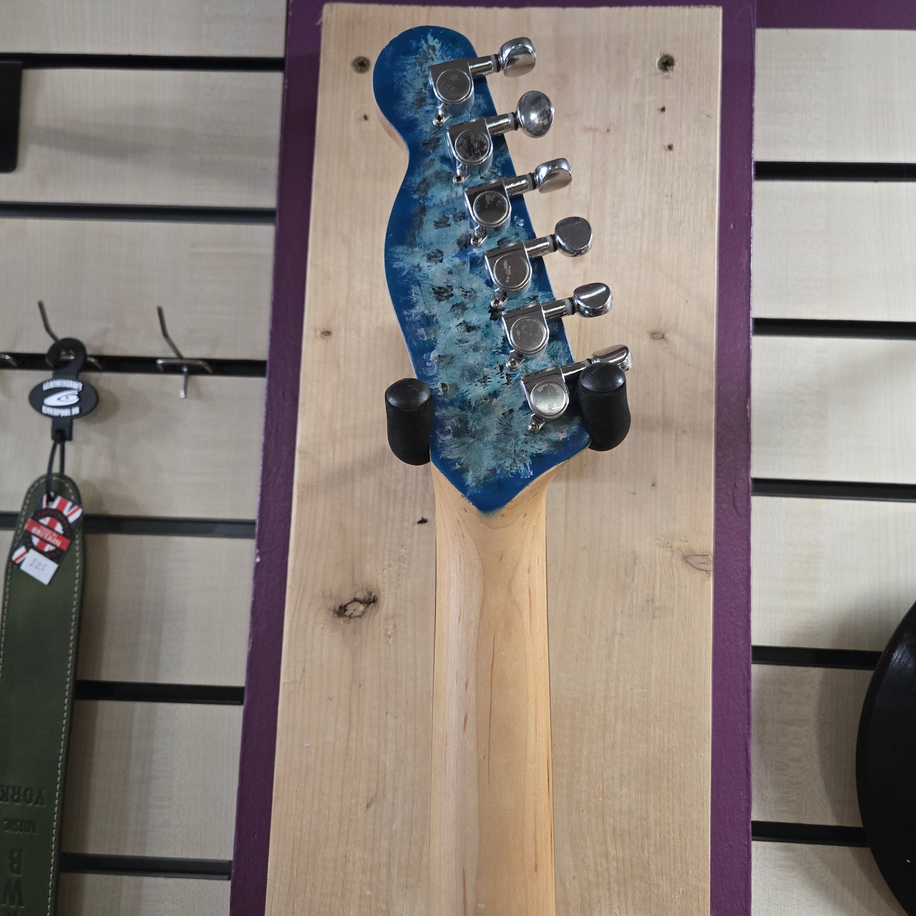Pre loved NOT A FENDER Art Guitar