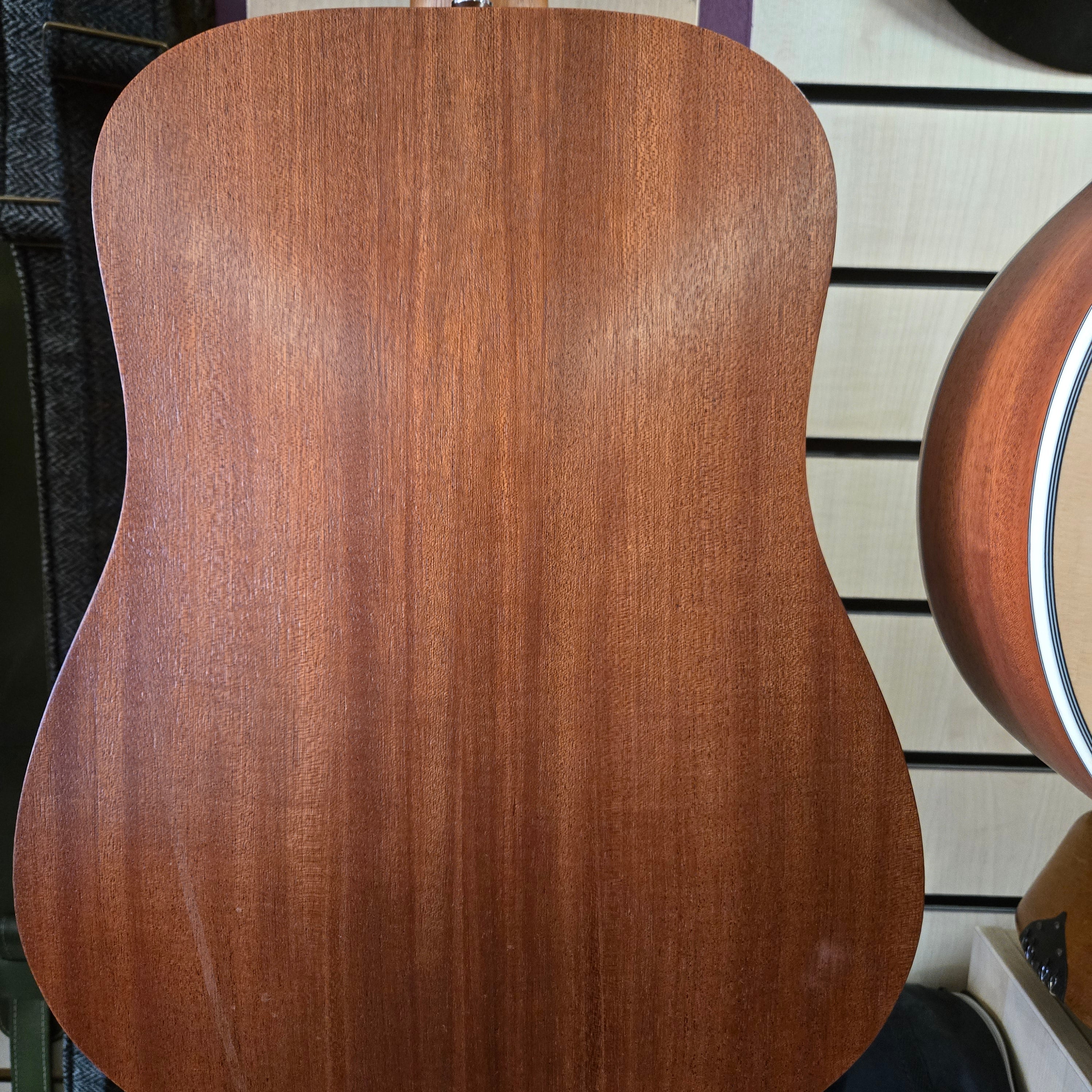 Pre loved Baby Taylor BT2