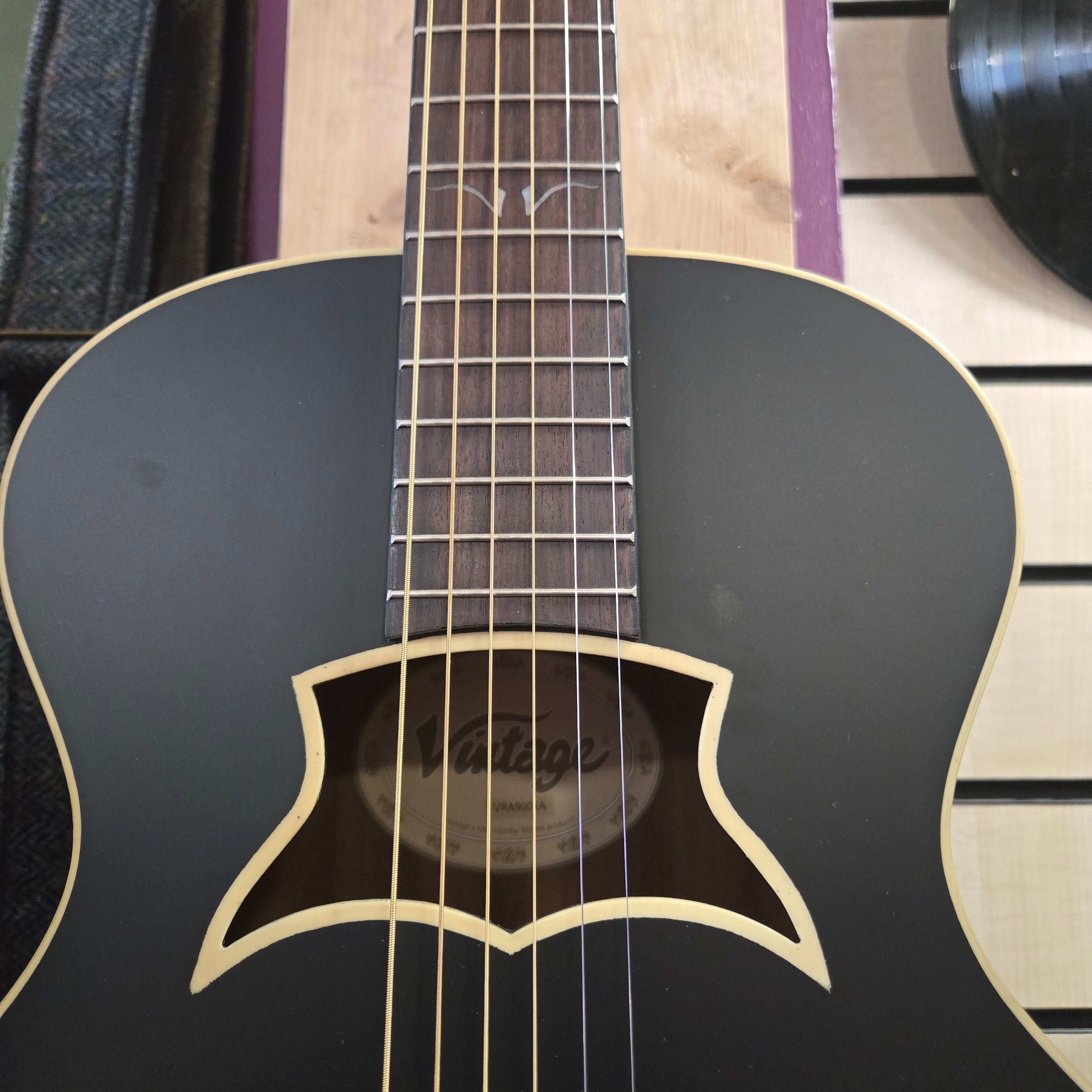 Vintage VRA900EA The Raven