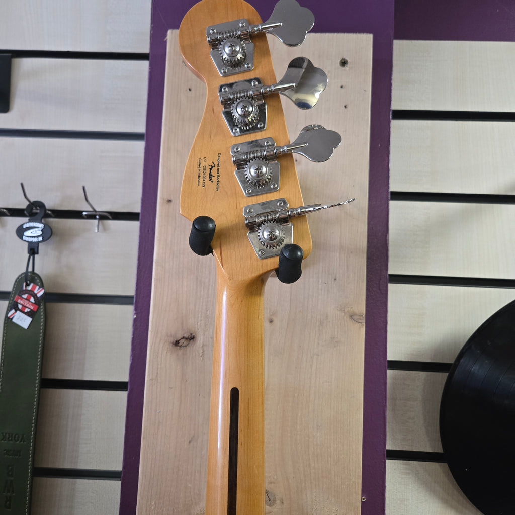 Pre loved Squire by Fender Jazz Bass 2021