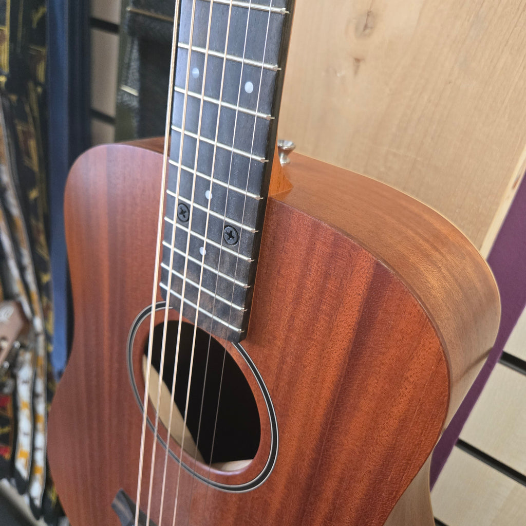 Pre loved Baby Taylor BT2