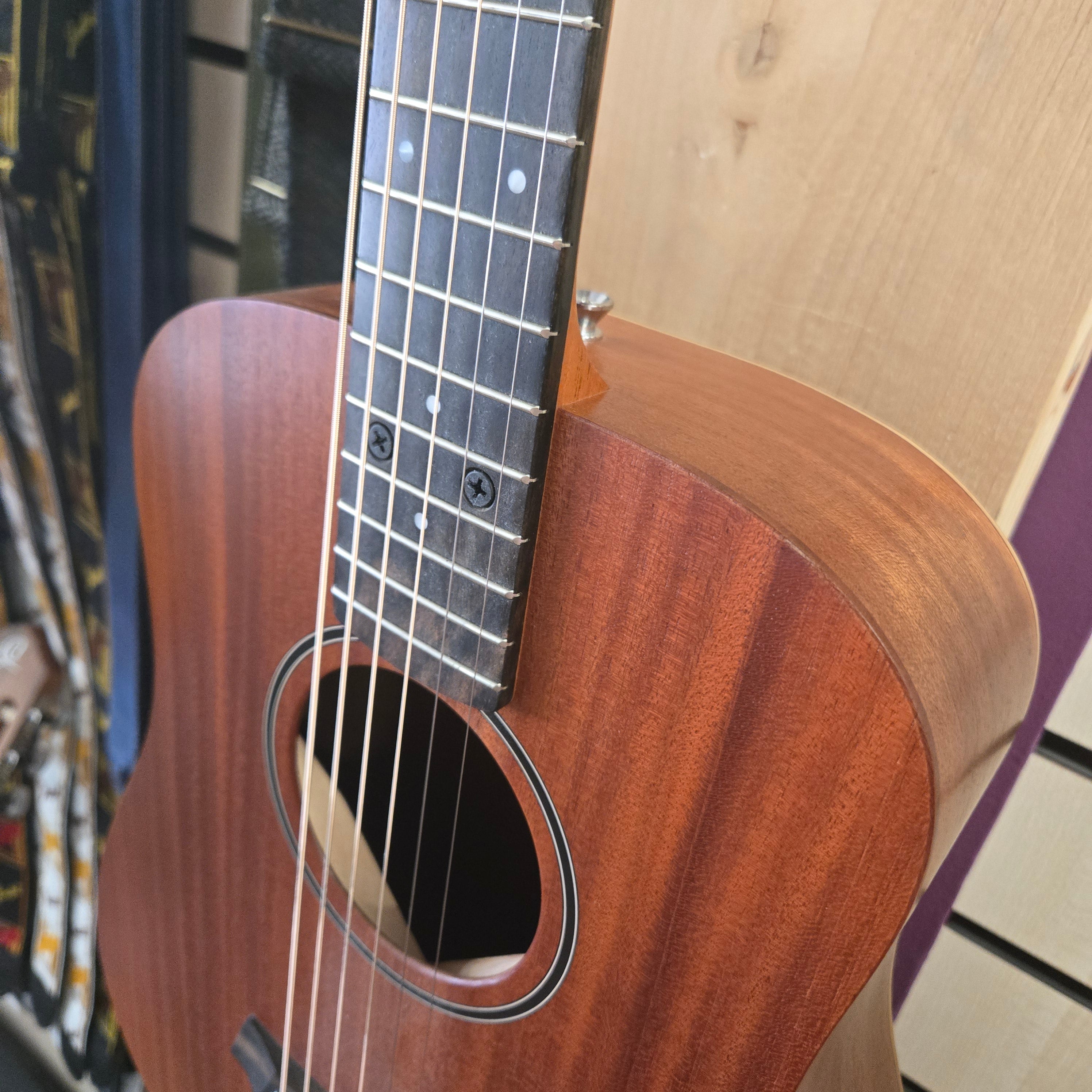 Pre loved Baby Taylor BT2