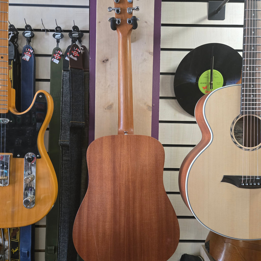 Pre loved Baby Taylor BT2