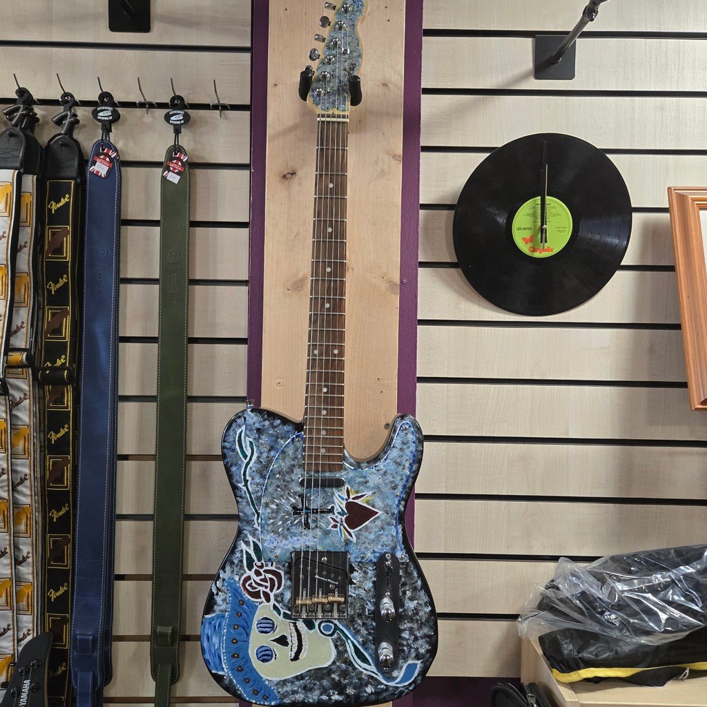 Pre loved NOT A FENDER Art Guitar