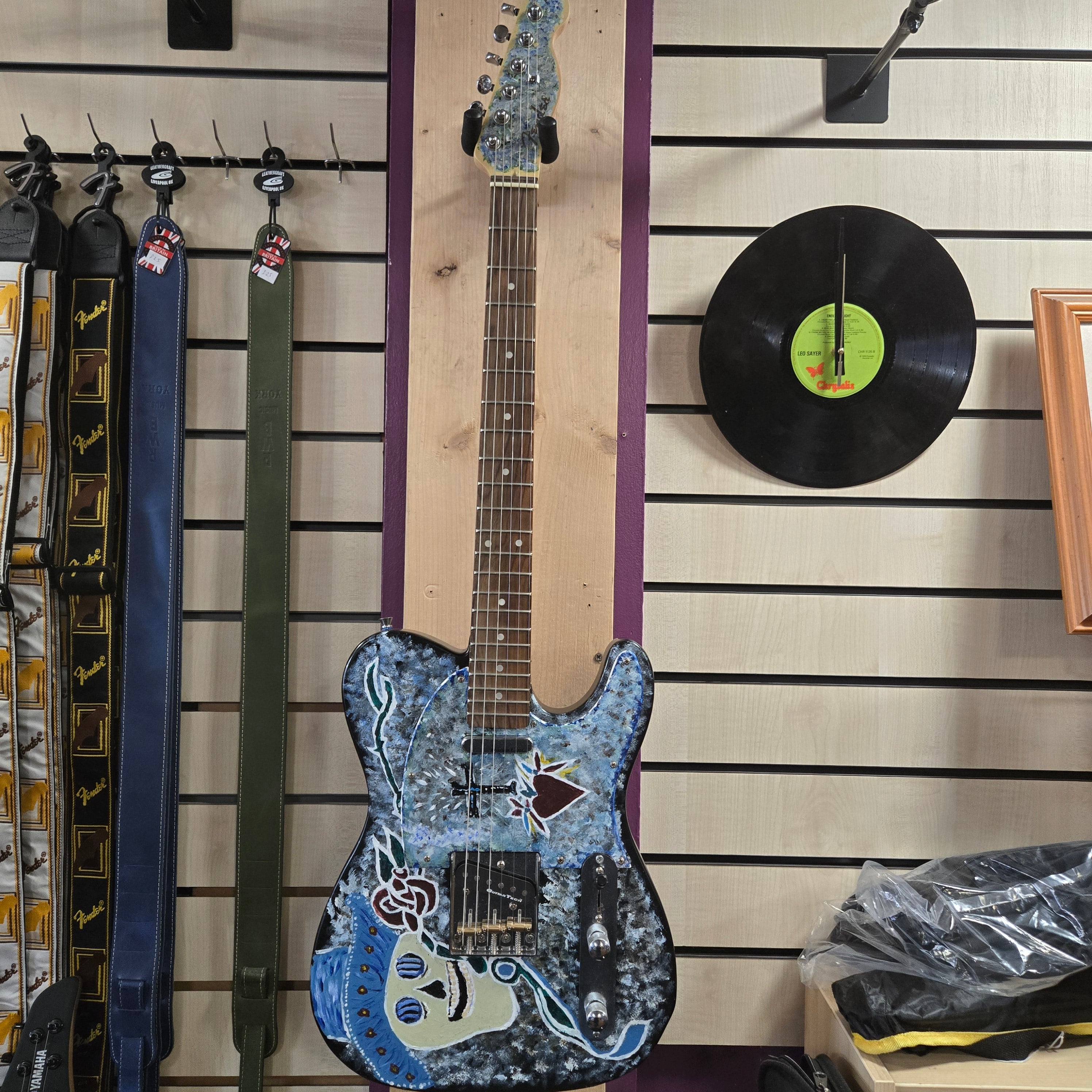 Pre loved NOT A FENDER Art Guitar