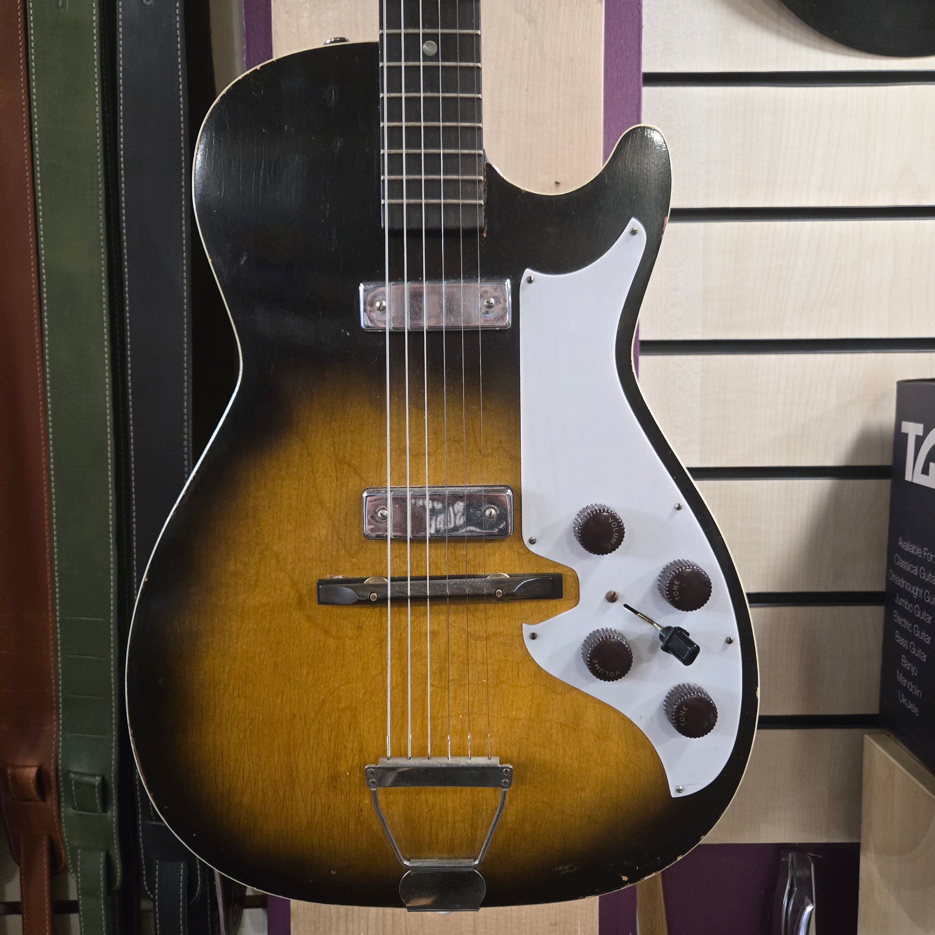 Silvertone 1421 Pre Loved – RWB Music York