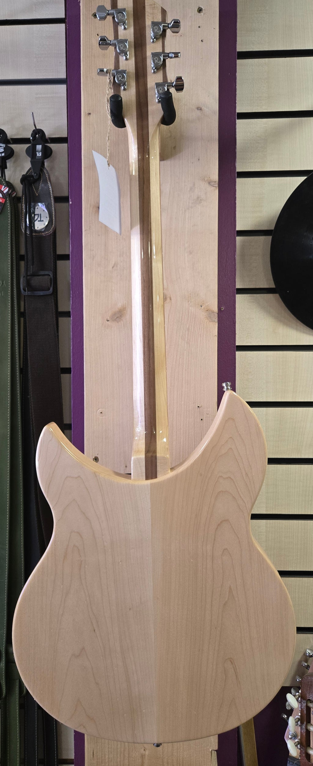 Rickenbacker 330 Mapleglo (B Stock) 2025