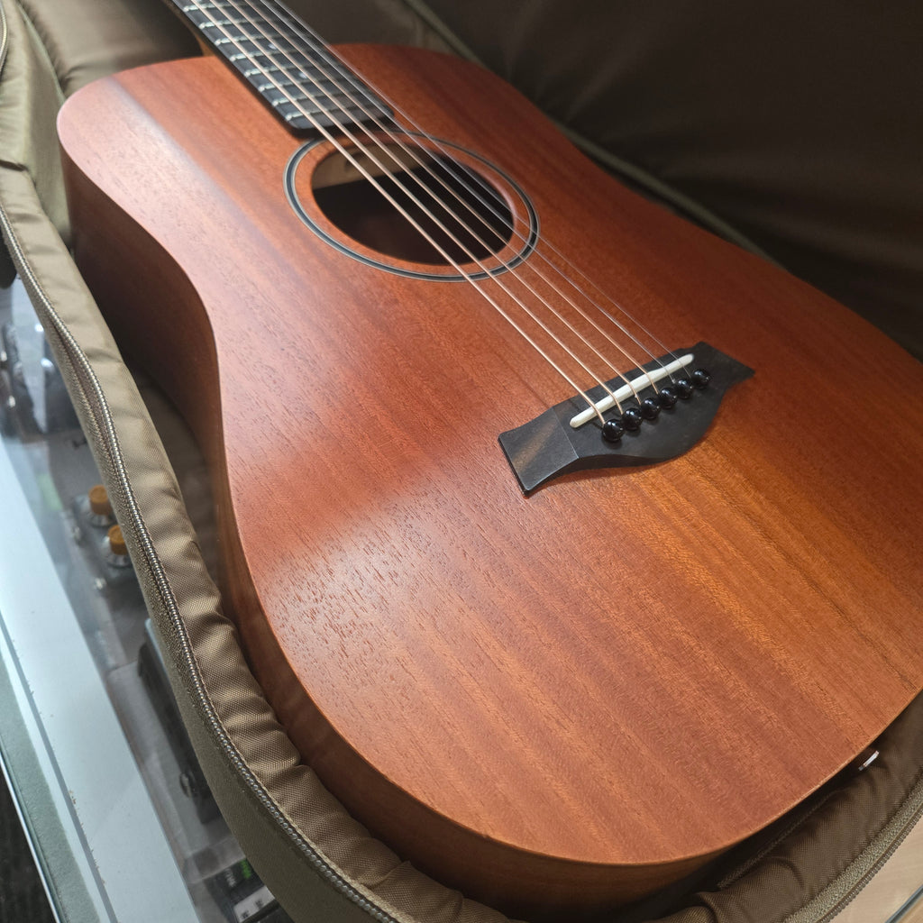 Pre loved Baby Taylor BT2