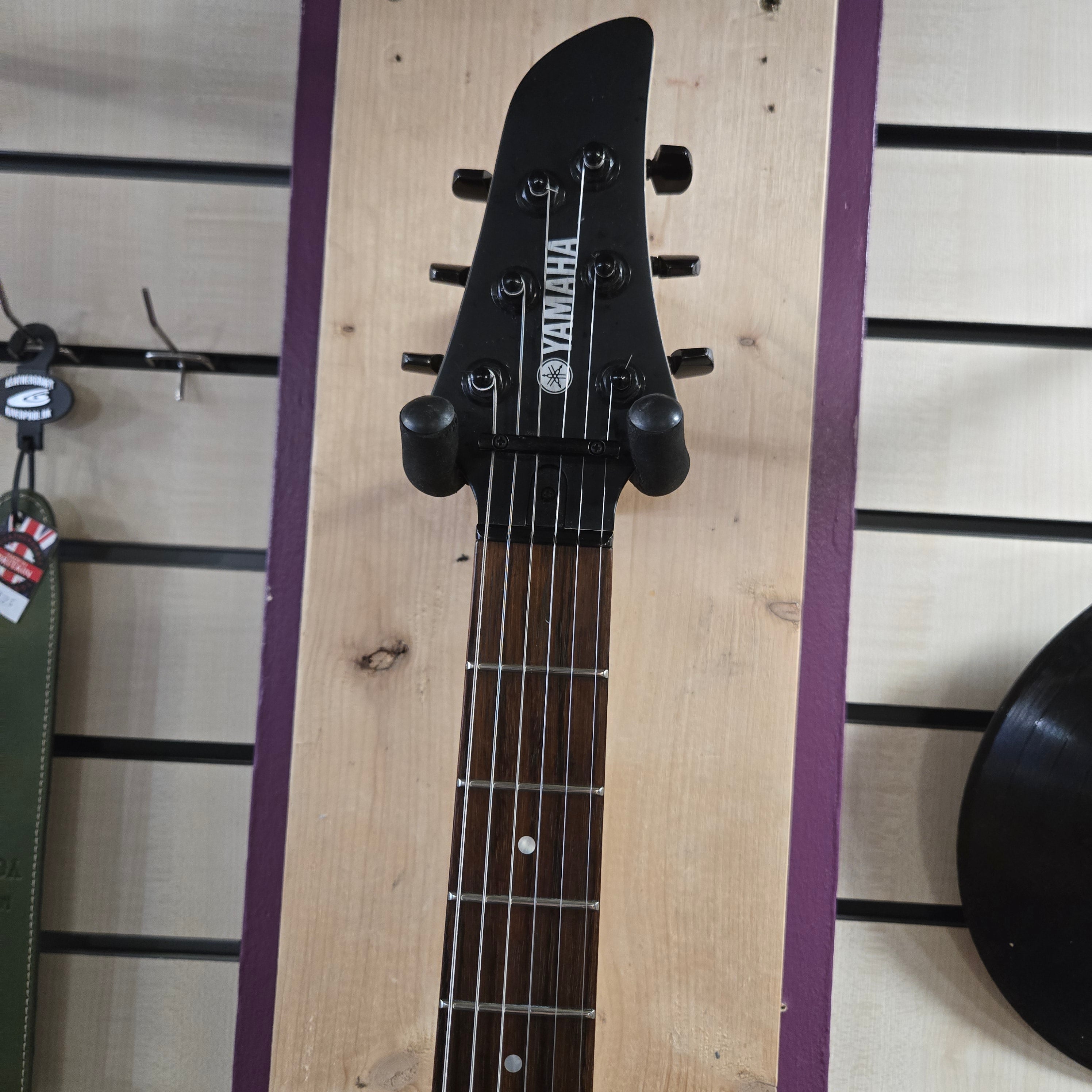 Pre loved Yamaha RGX121Z