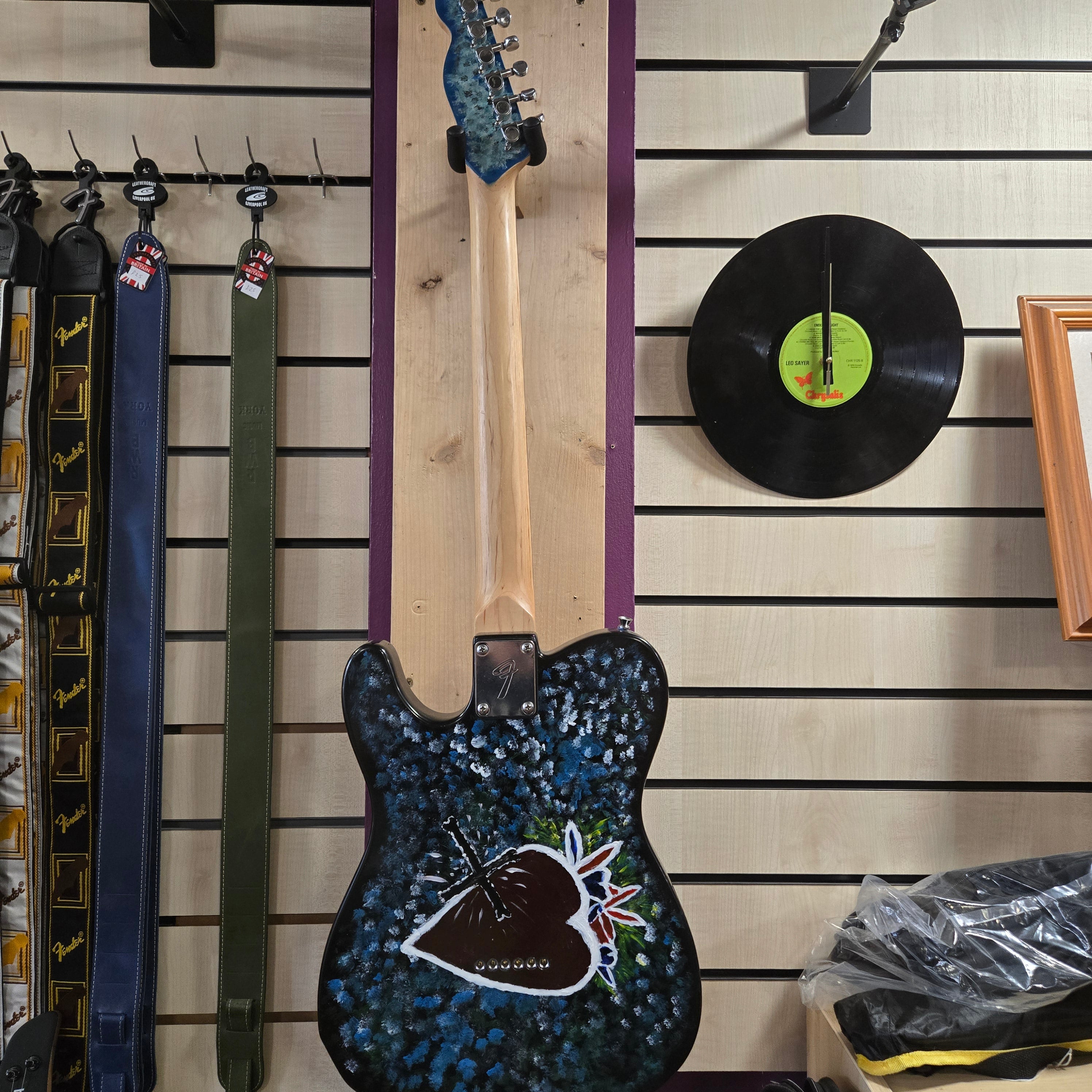 Pre loved NOT A FENDER Art Guitar