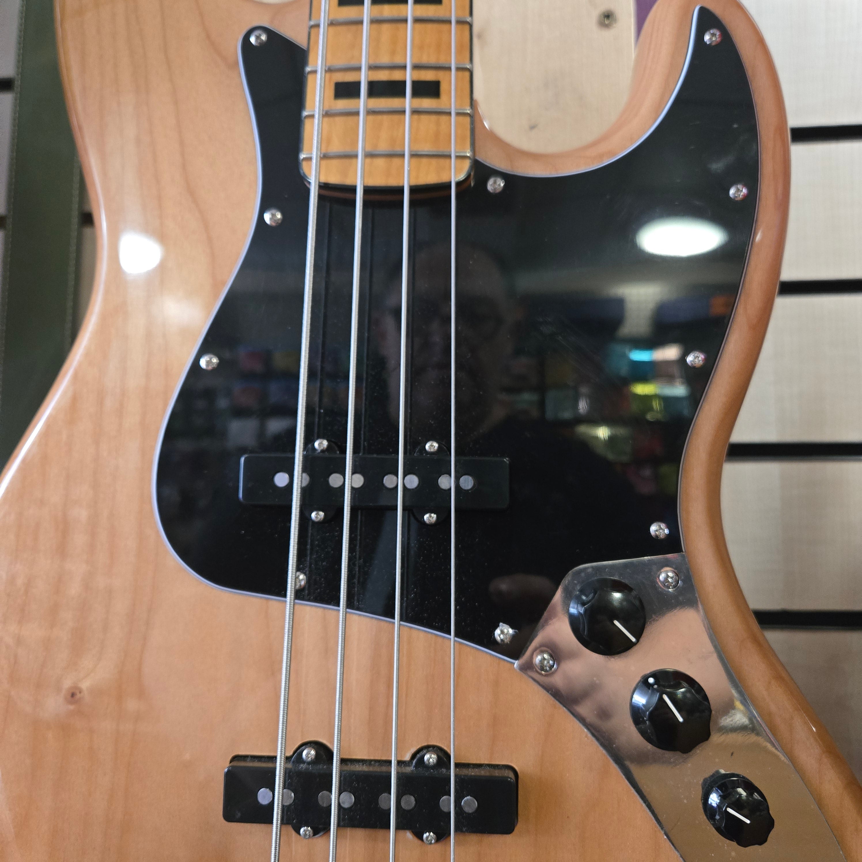 Pre loved Squire by Fender Jazz Bass 2021