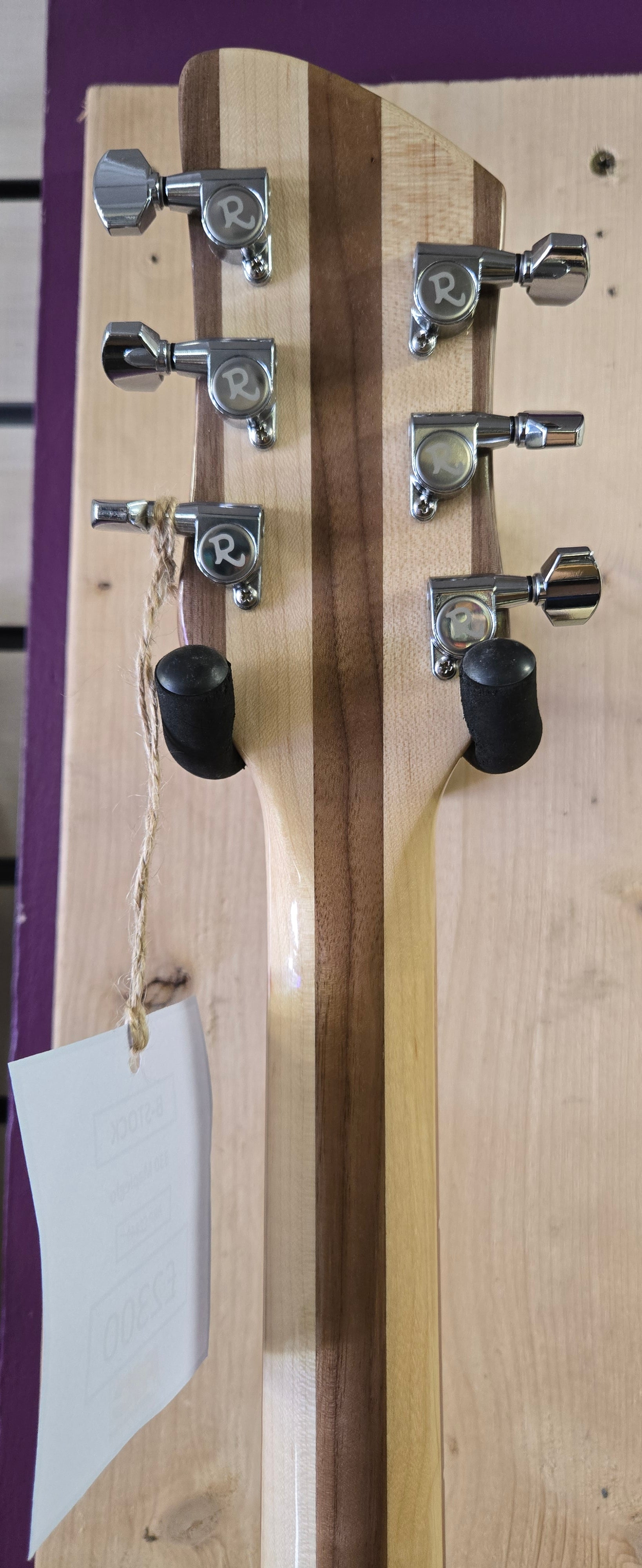 Rickenbacker 330 Mapleglo (B Stock) 2025