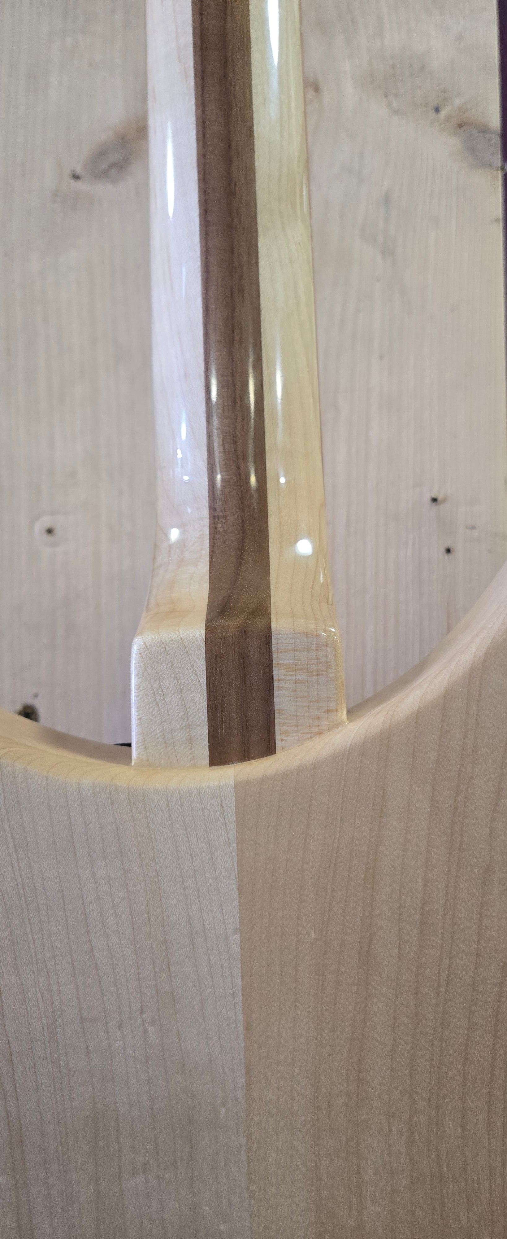 Rickenbacker 330 Mapleglo (B Stock) 2025