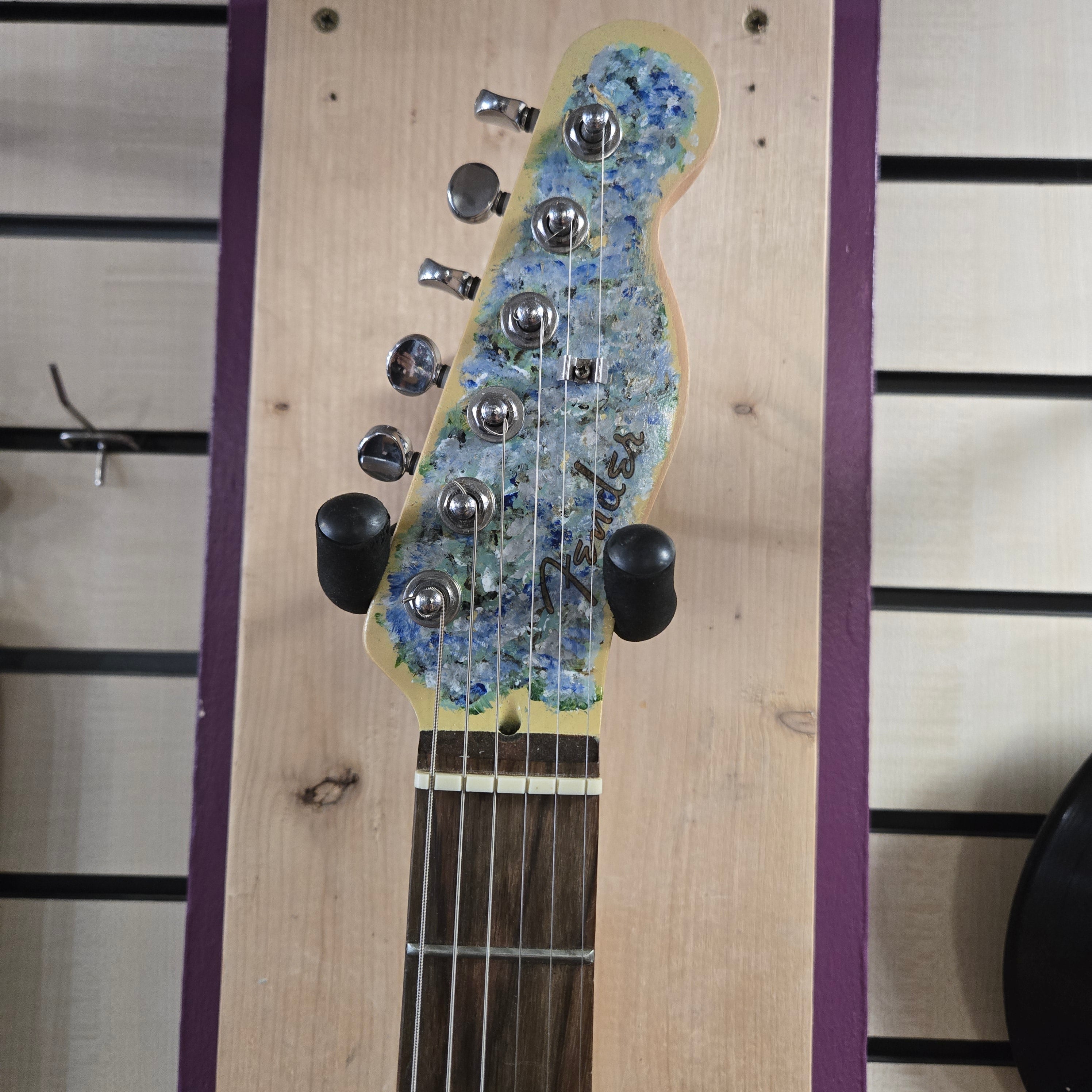 Pre loved NOT A FENDER Art Guitar