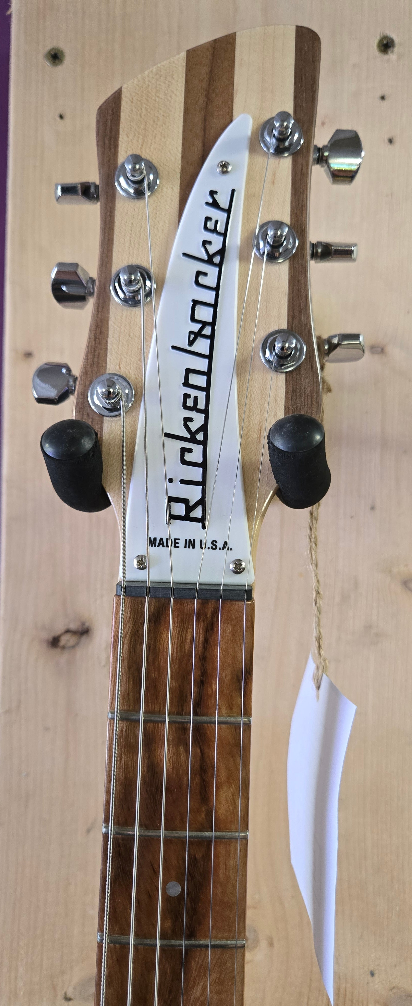 Rickenbacker 330 Mapleglo (B Stock) 2025