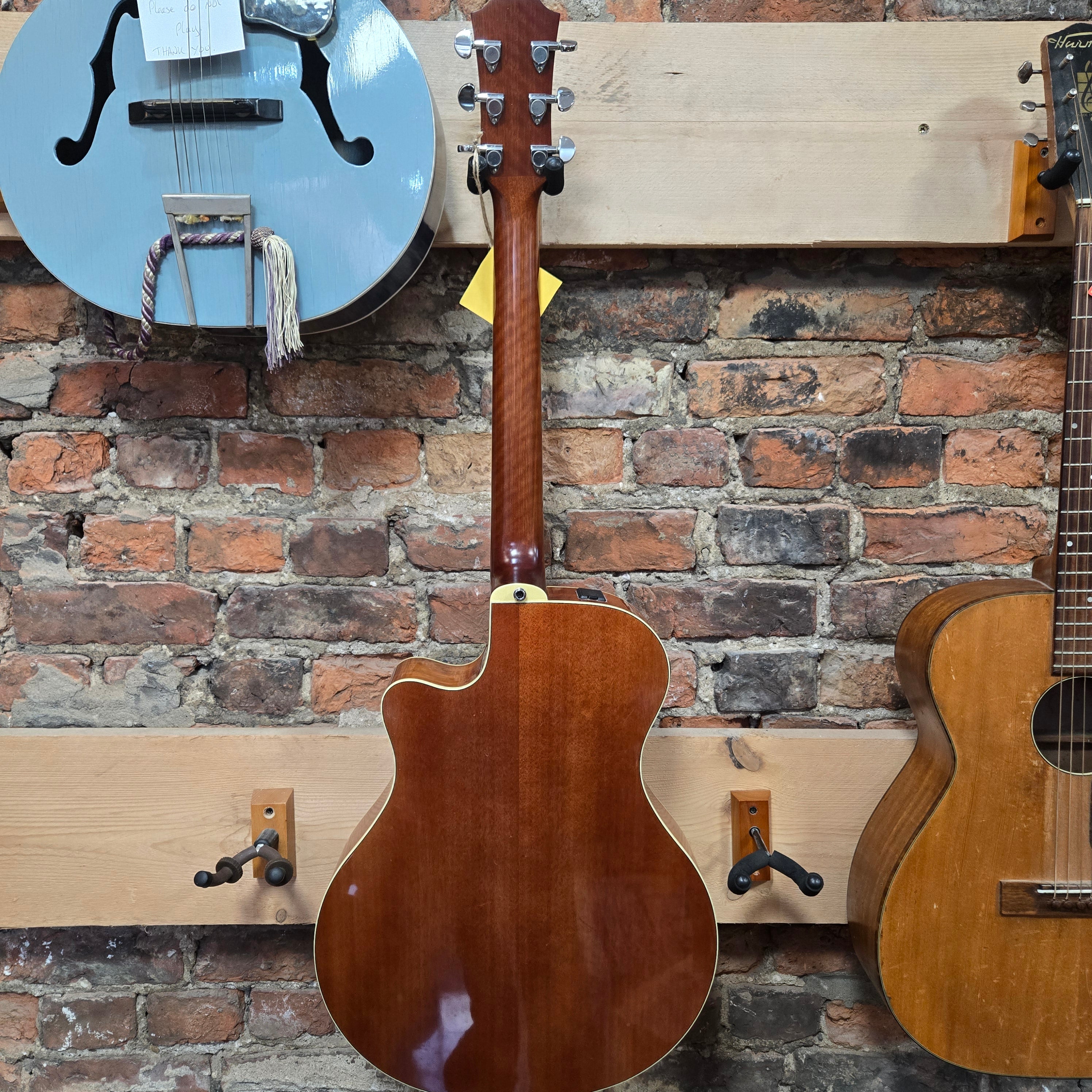 Pre loved Yamaha  APX500iii