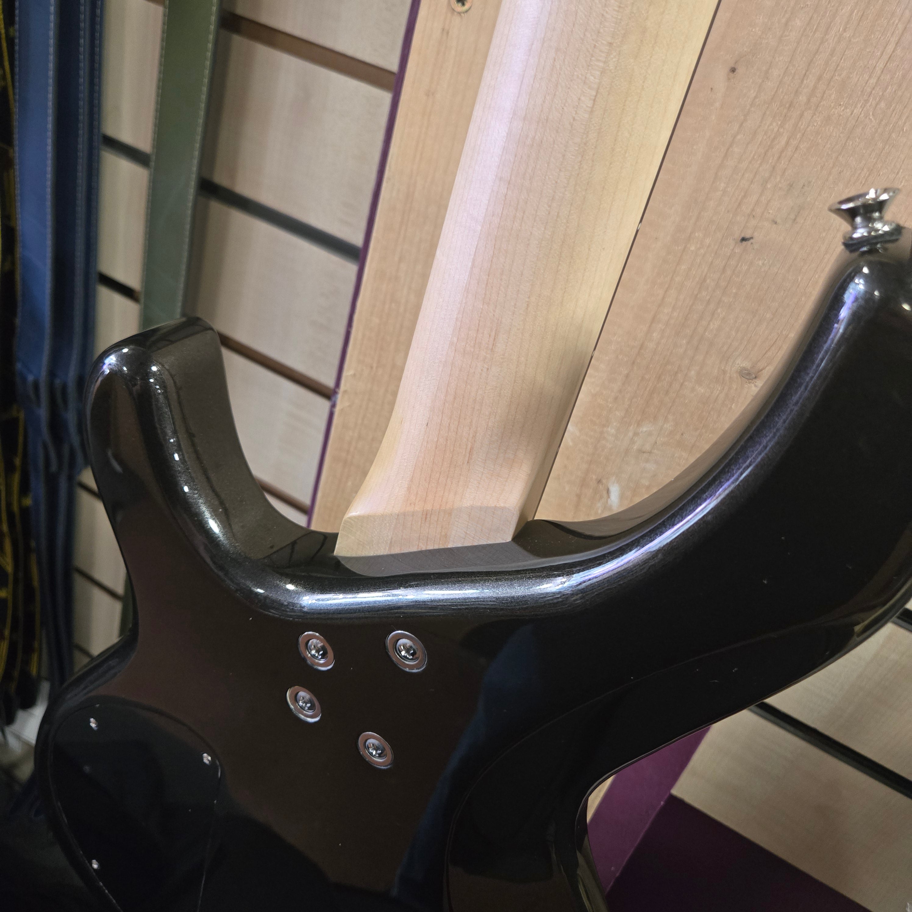 Aria Pro ii IGB STD MBK