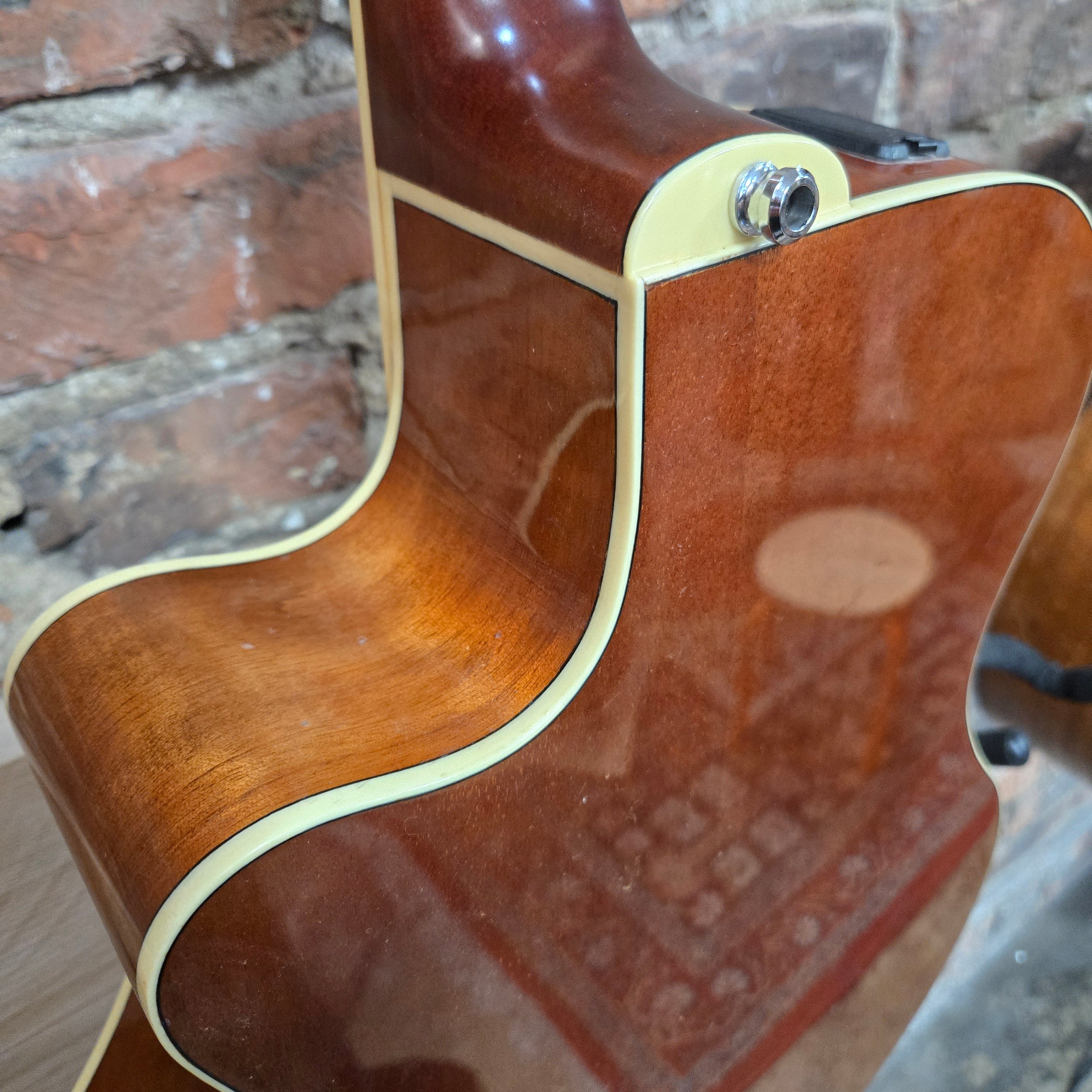 Pre loved Yamaha  APX500iii