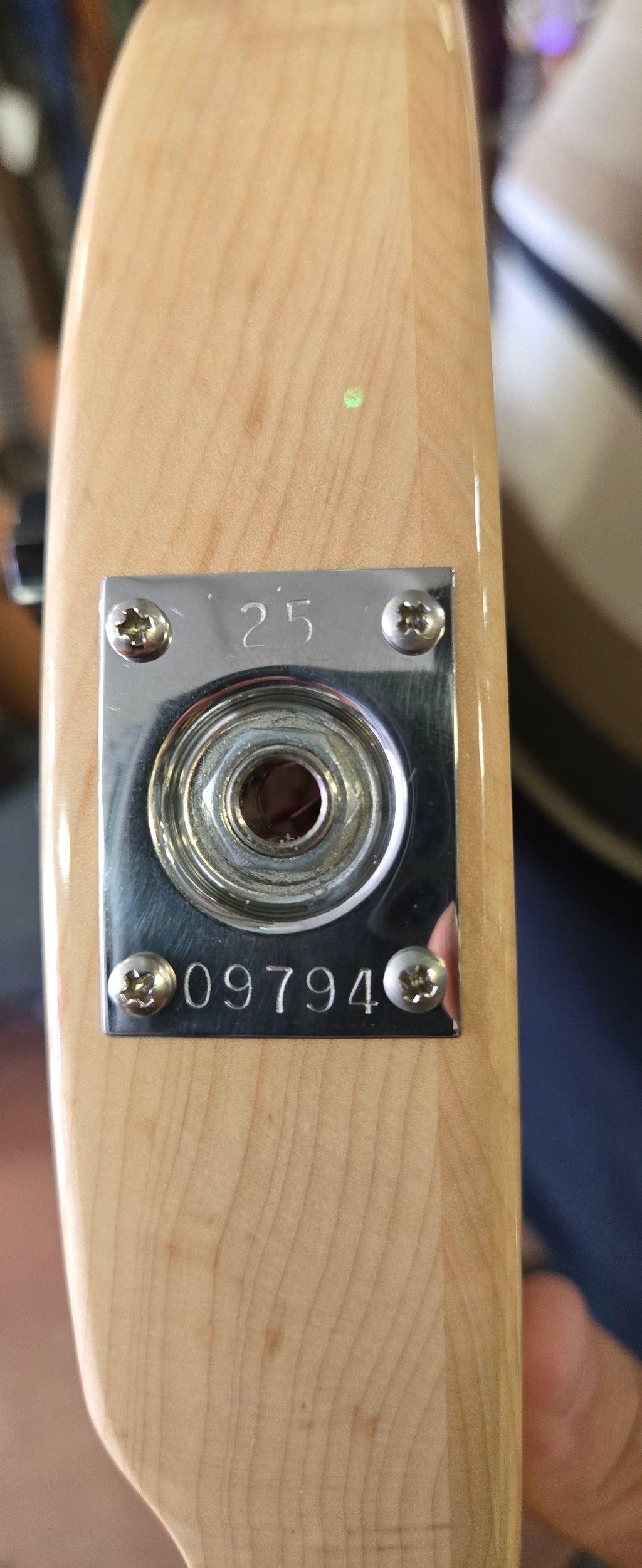 Rickenbacker 330 Mapleglo (B Stock) 2025