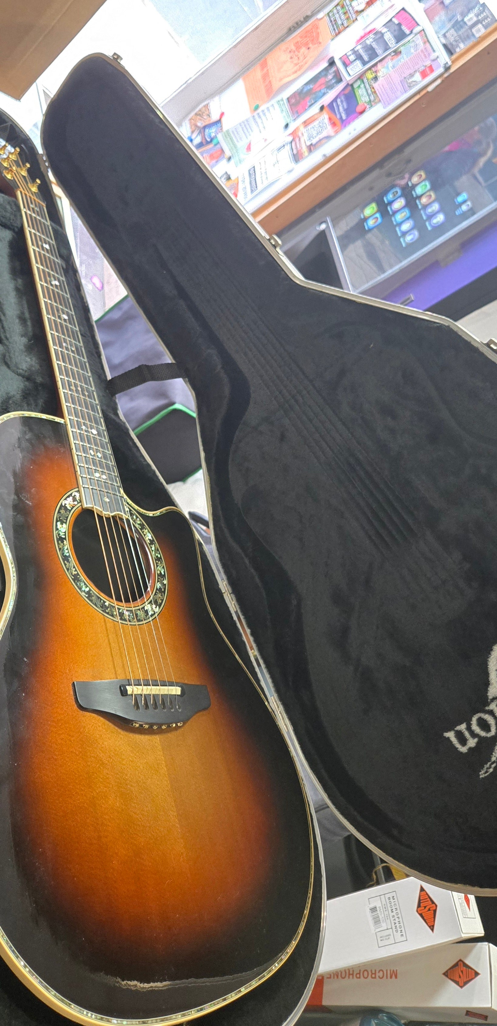 Ovation Custom Legend 1869 Pre-Loved