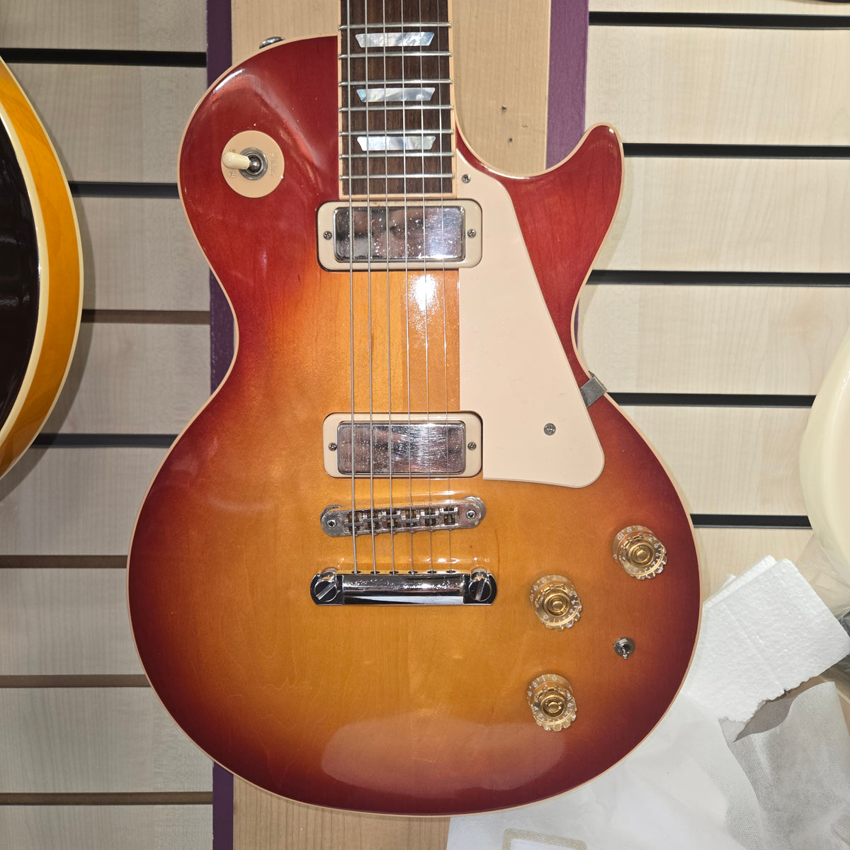 Pre loved Gibson Les Paul Deluxe 2015