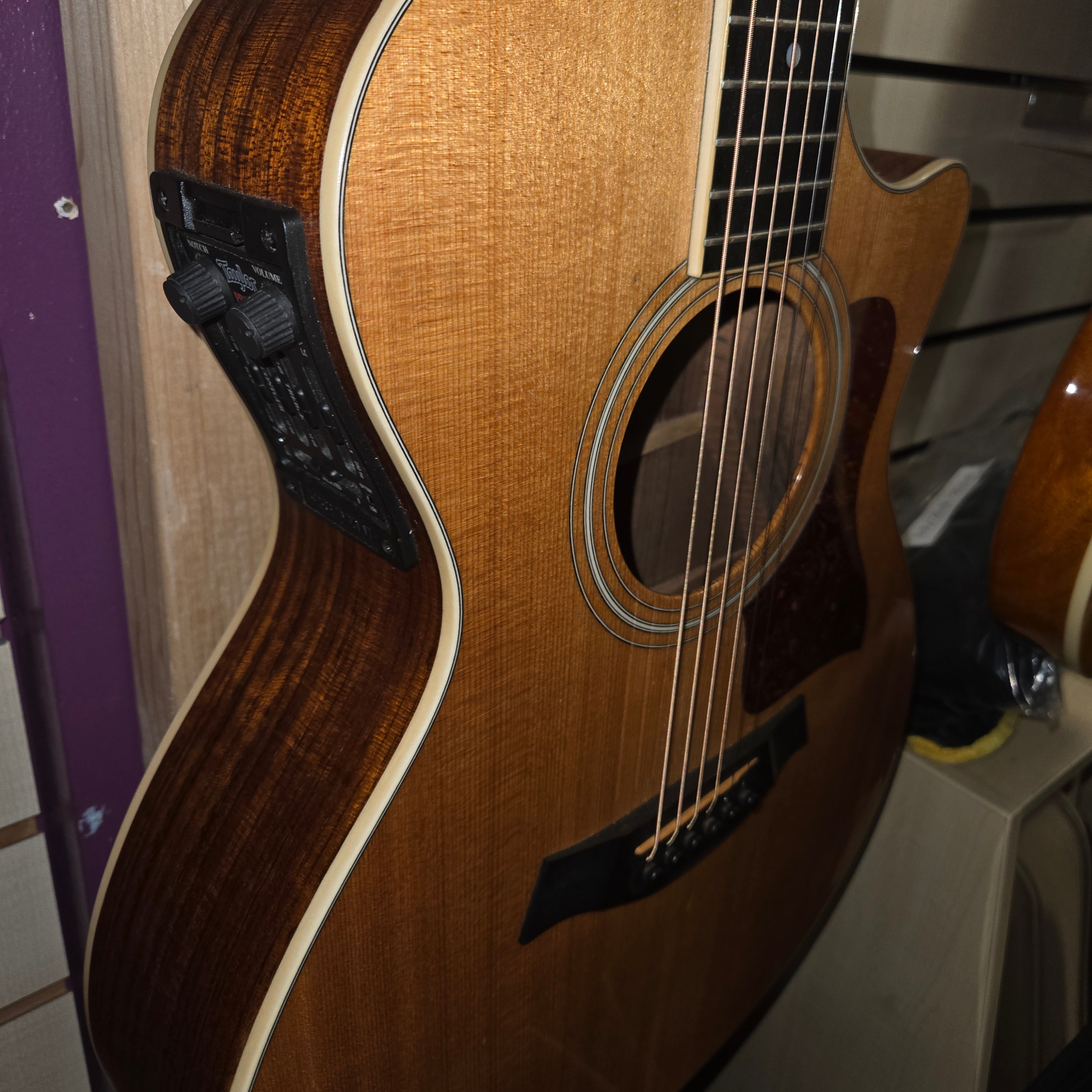 Pre loved Taylor 412-CE