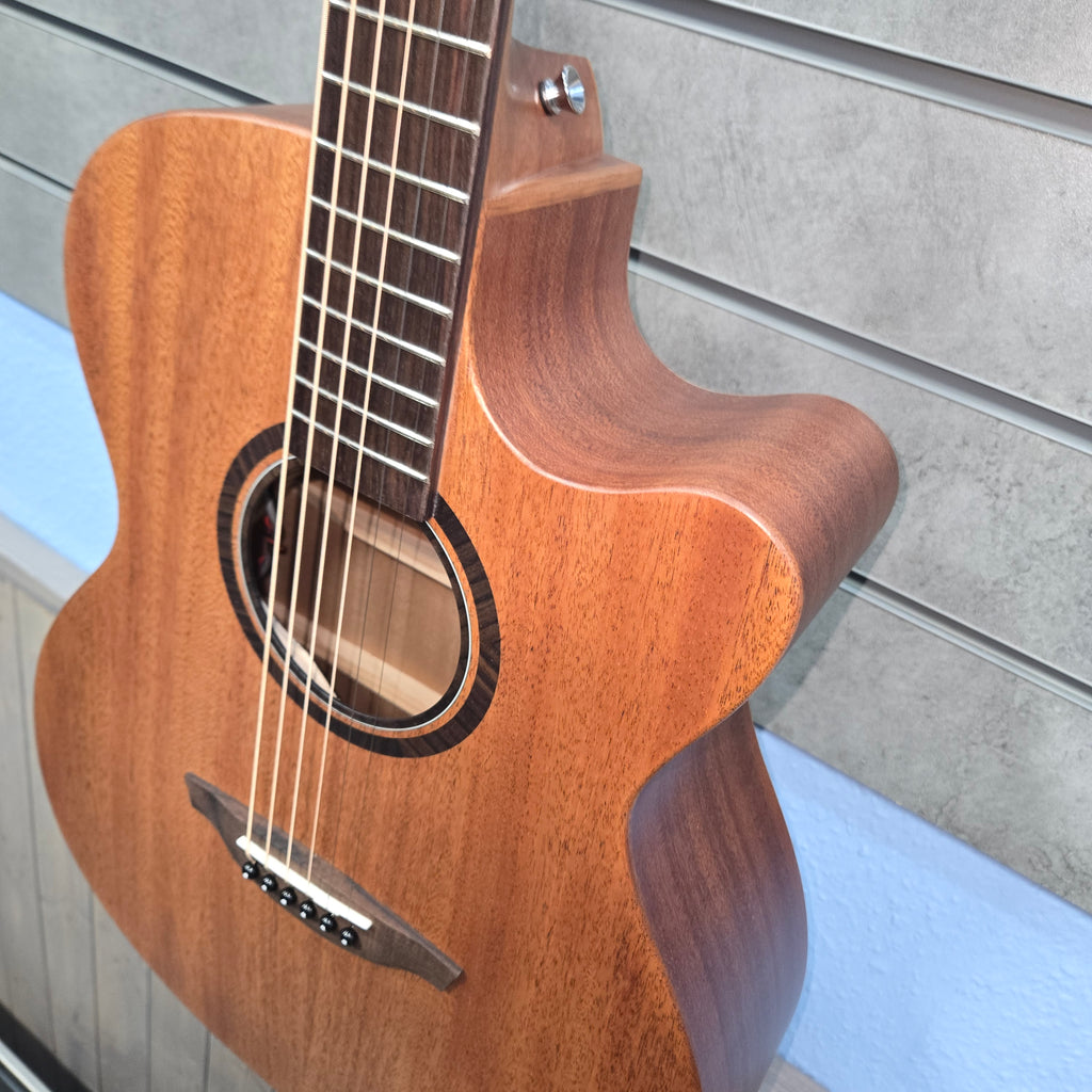 Veelah V1 OMM CE