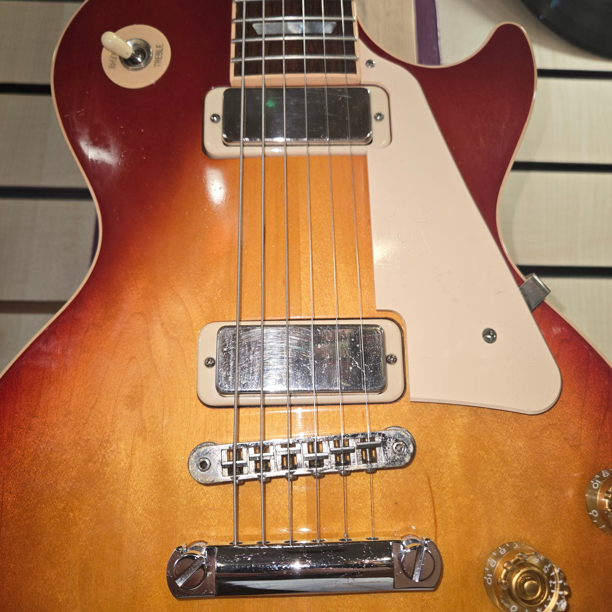 Pre loved Gibson Les Paul Deluxe 2015