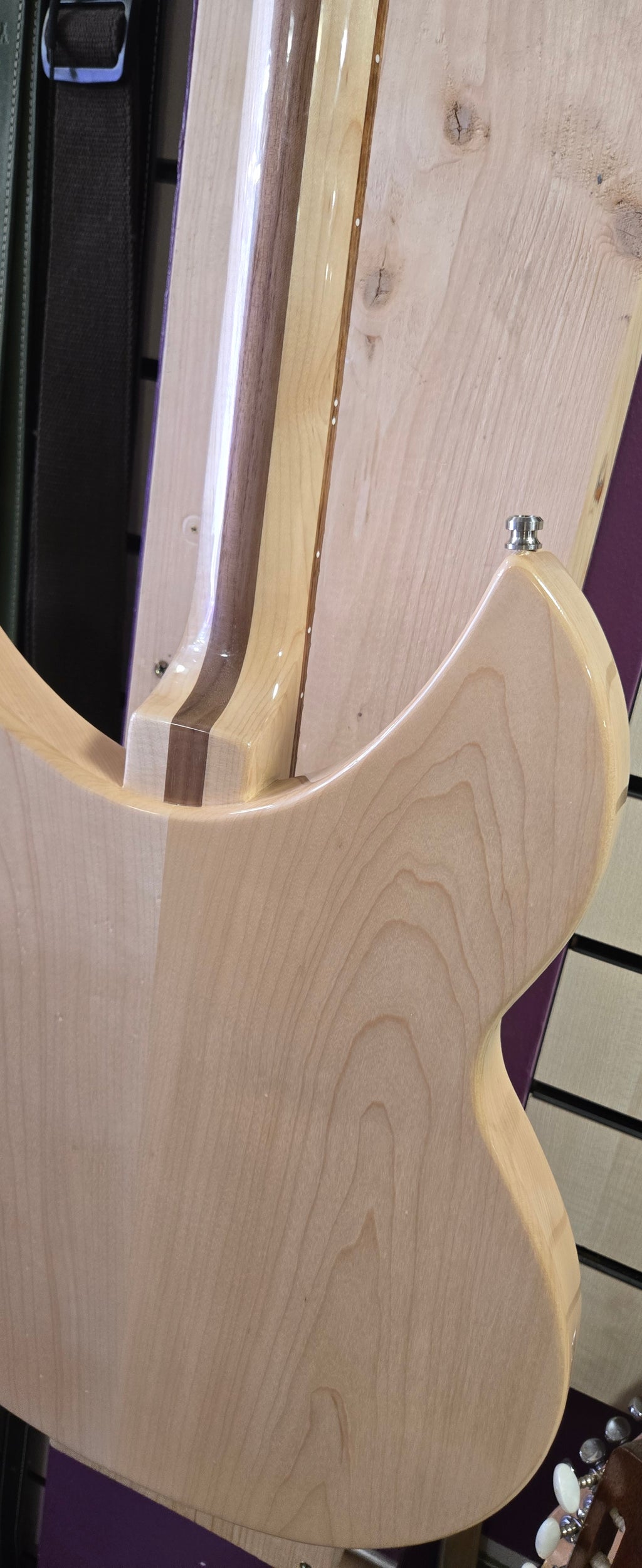 Rickenbacker 330 Mapleglo (B Stock) 2025