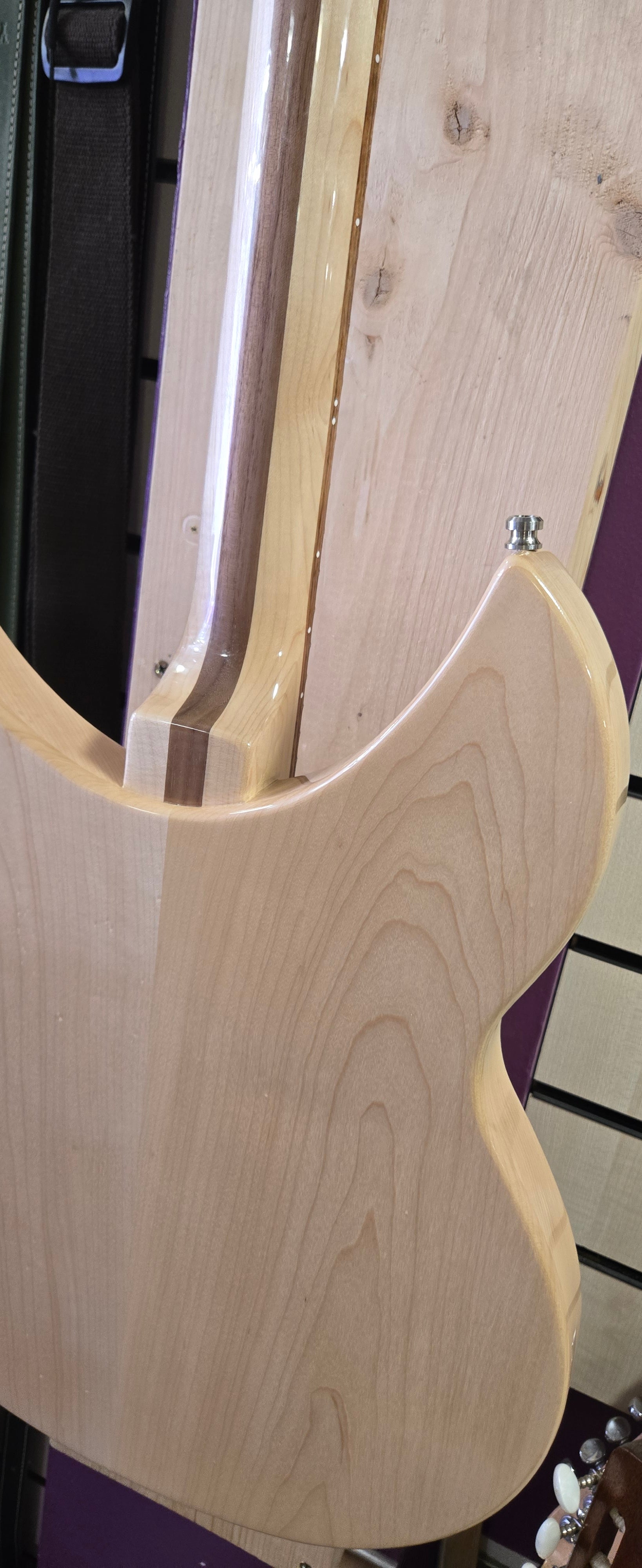 Rickenbacker 330 Mapleglo (B Stock) 2025