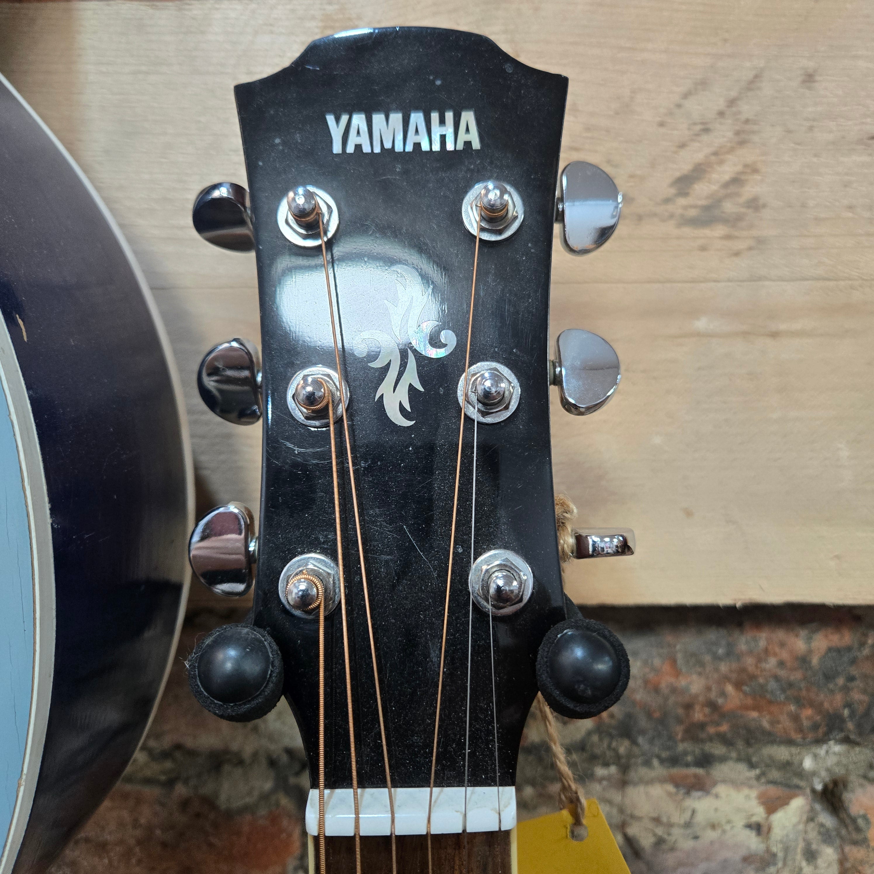 Pre loved Yamaha  APX500iii