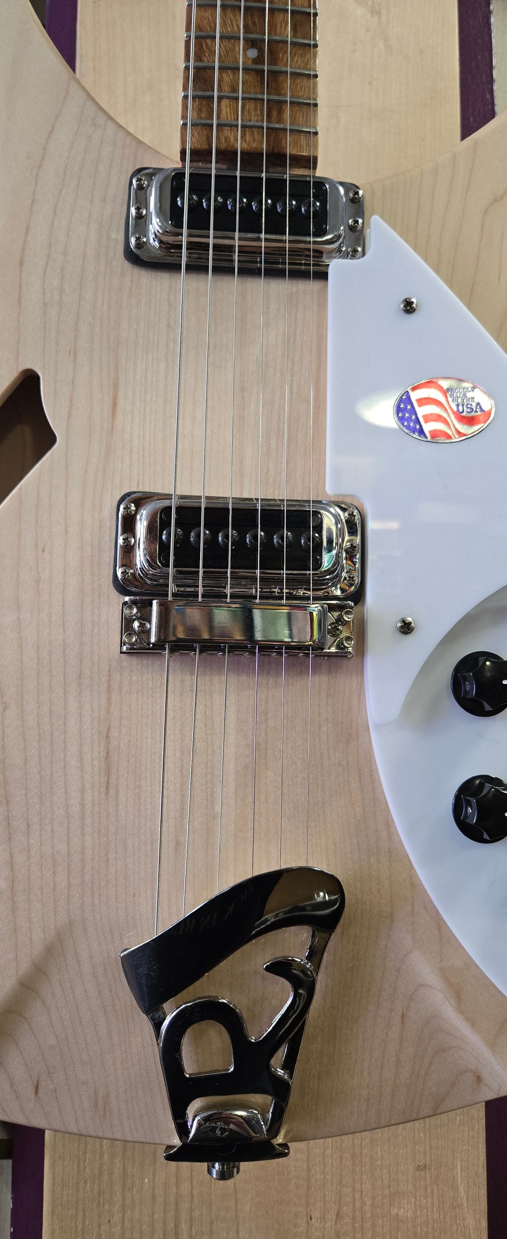 Rickenbacker 330 Mapleglo (B Stock) 2025