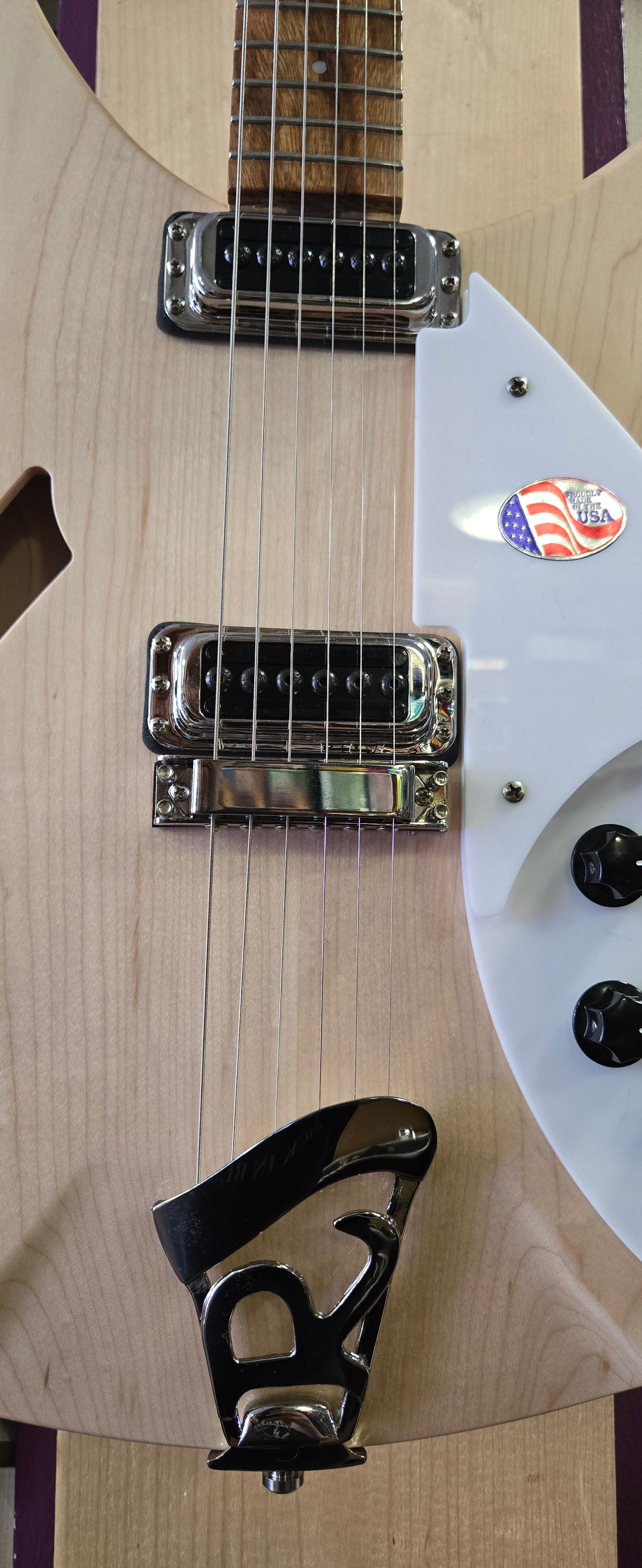 Rickenbacker 330 Mapleglo (B Stock) 2025