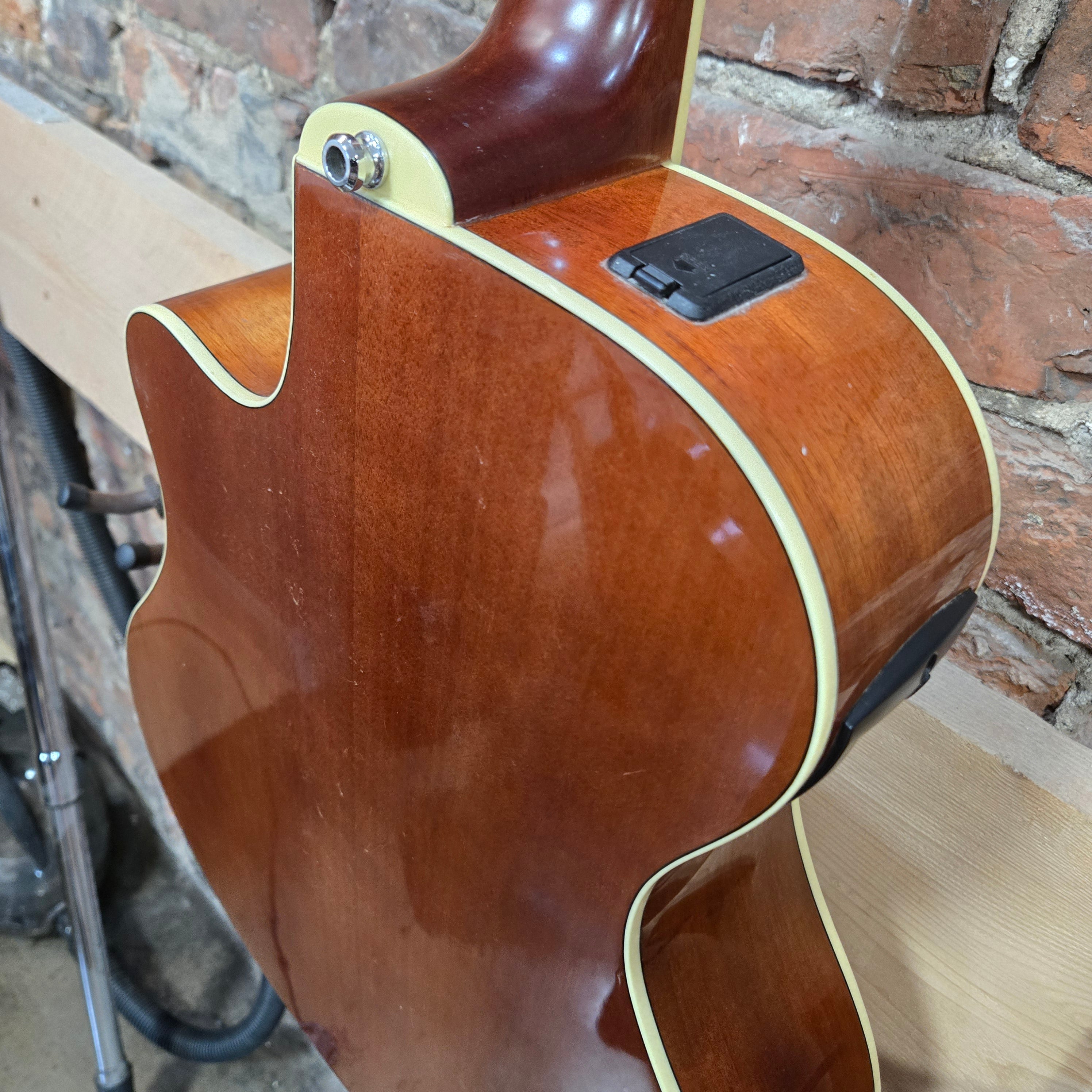 Pre loved Yamaha  APX500iii