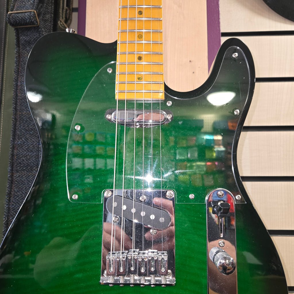 Pre loved Leo Jaymes guitar
