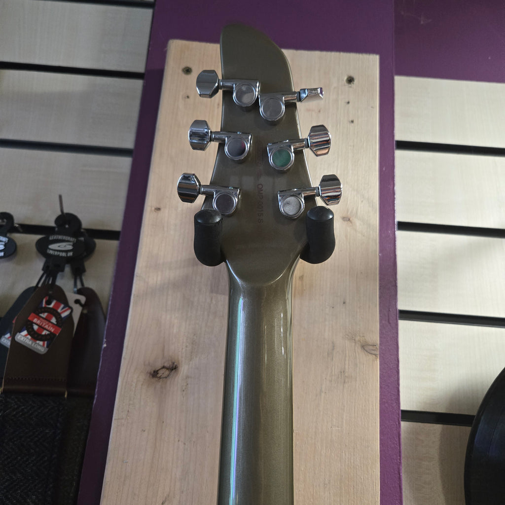 Pre loved Yamaha RGX320FZ
