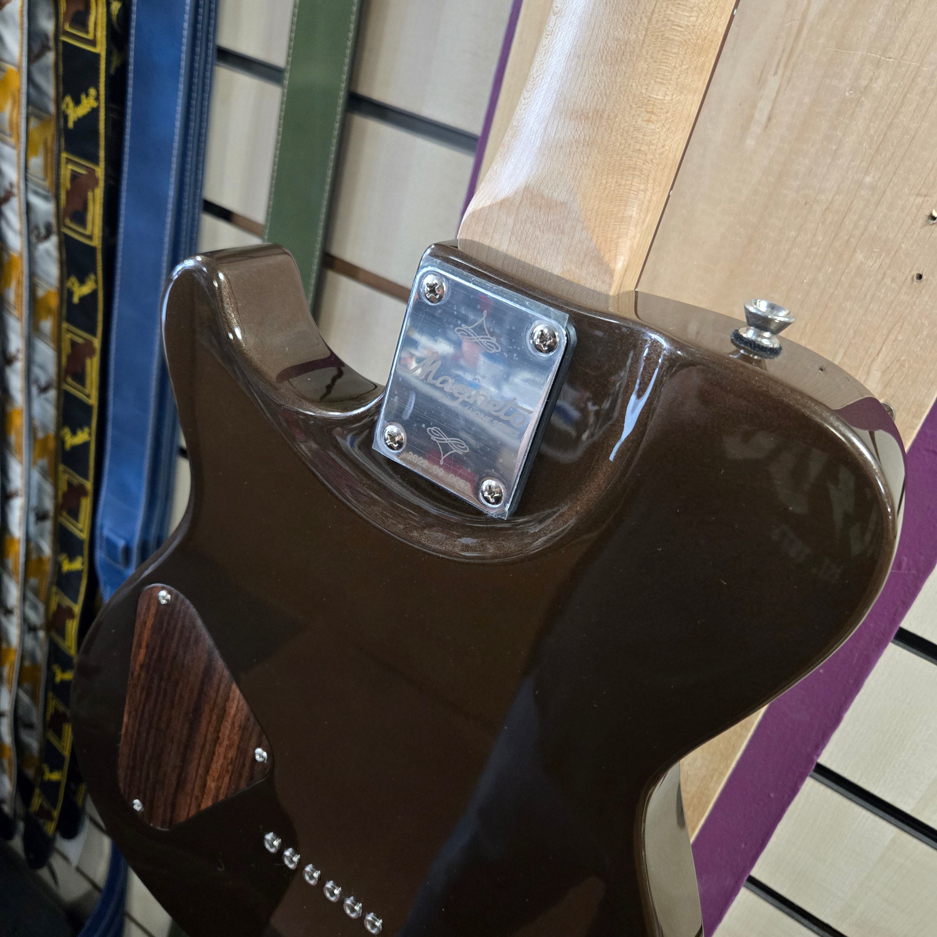 Magneto UT Wave Metalic Brown