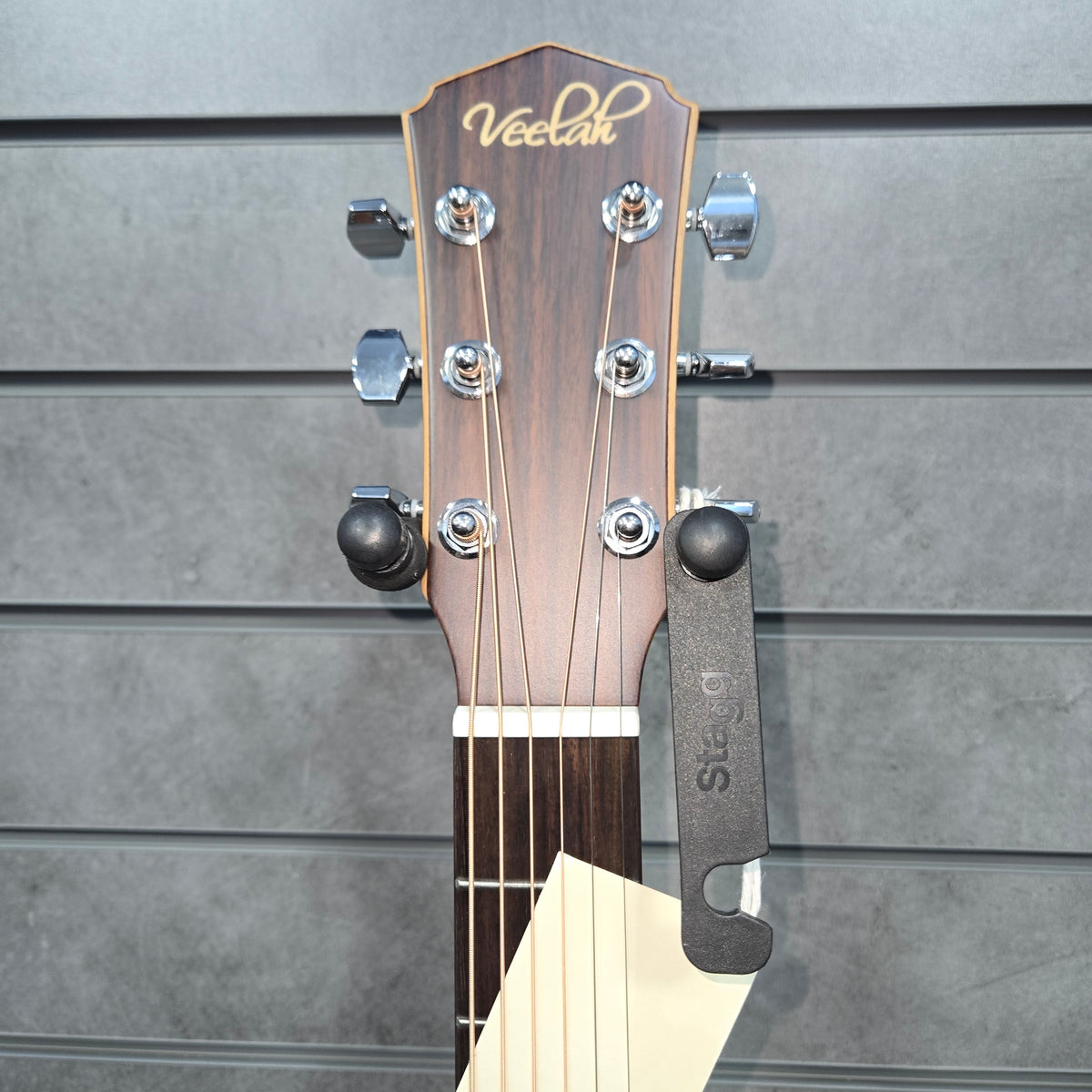 Veelah V1 D