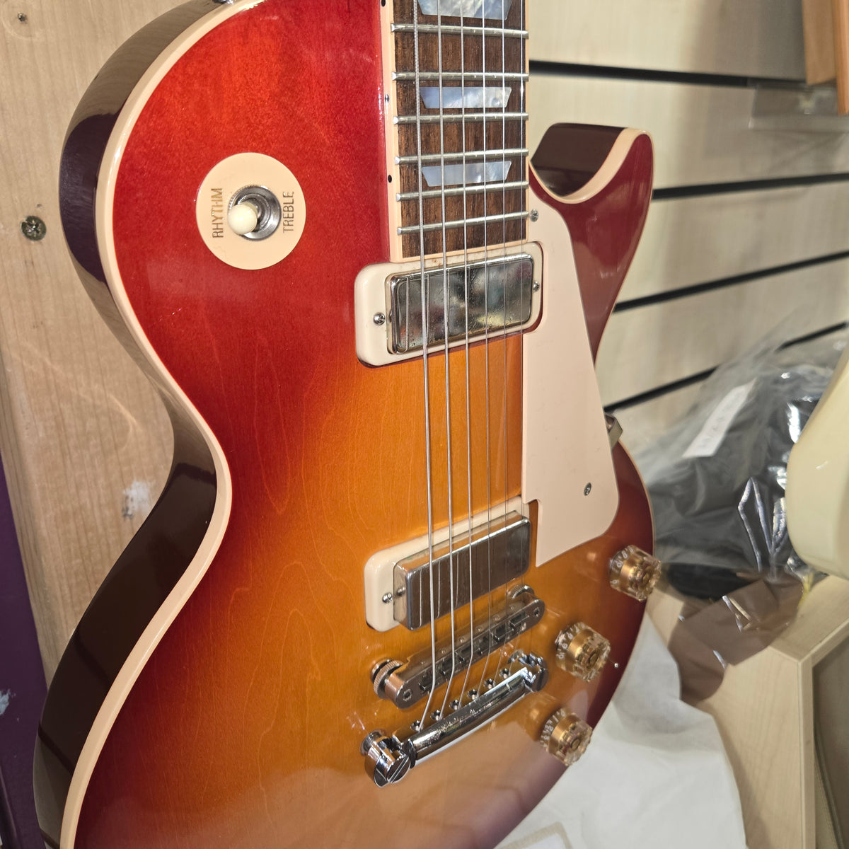 Pre loved Gibson Les Paul Deluxe 2015